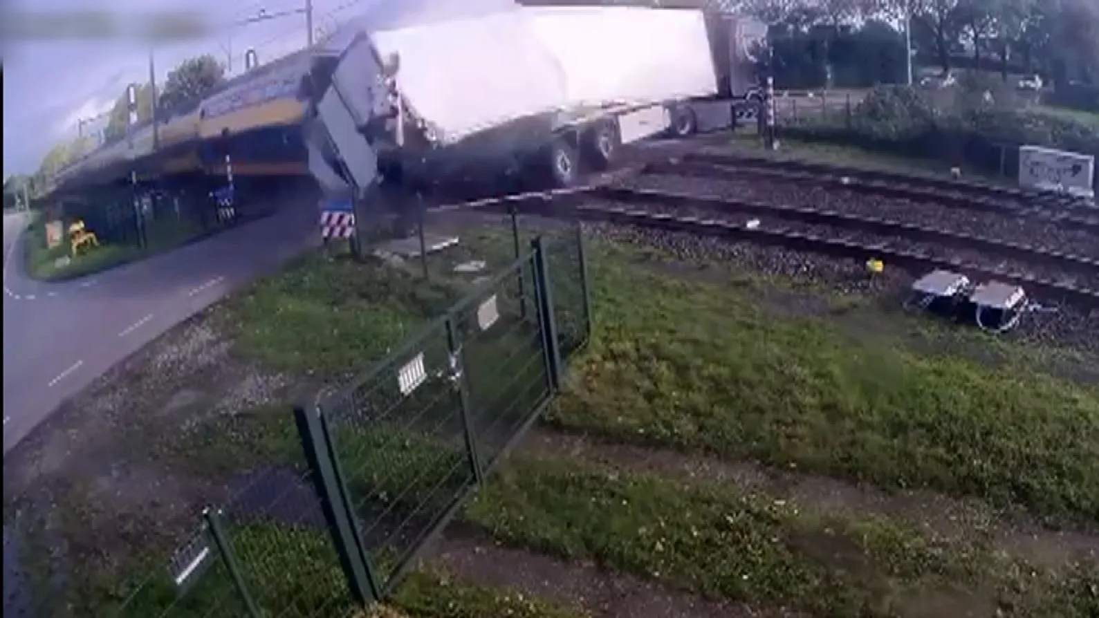 Treinverkeer tussen Geldermalsen en Den Bosch nog dagenlang plat na botsing