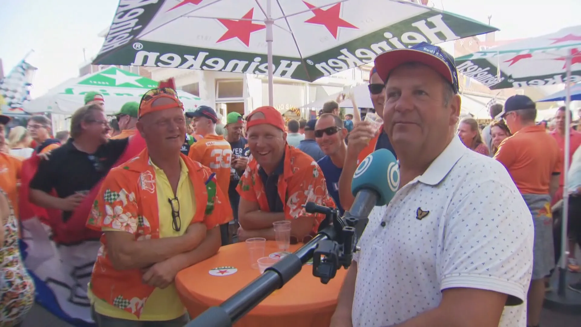 Racefans vieren feest in Zandvoort na winst Verstappen