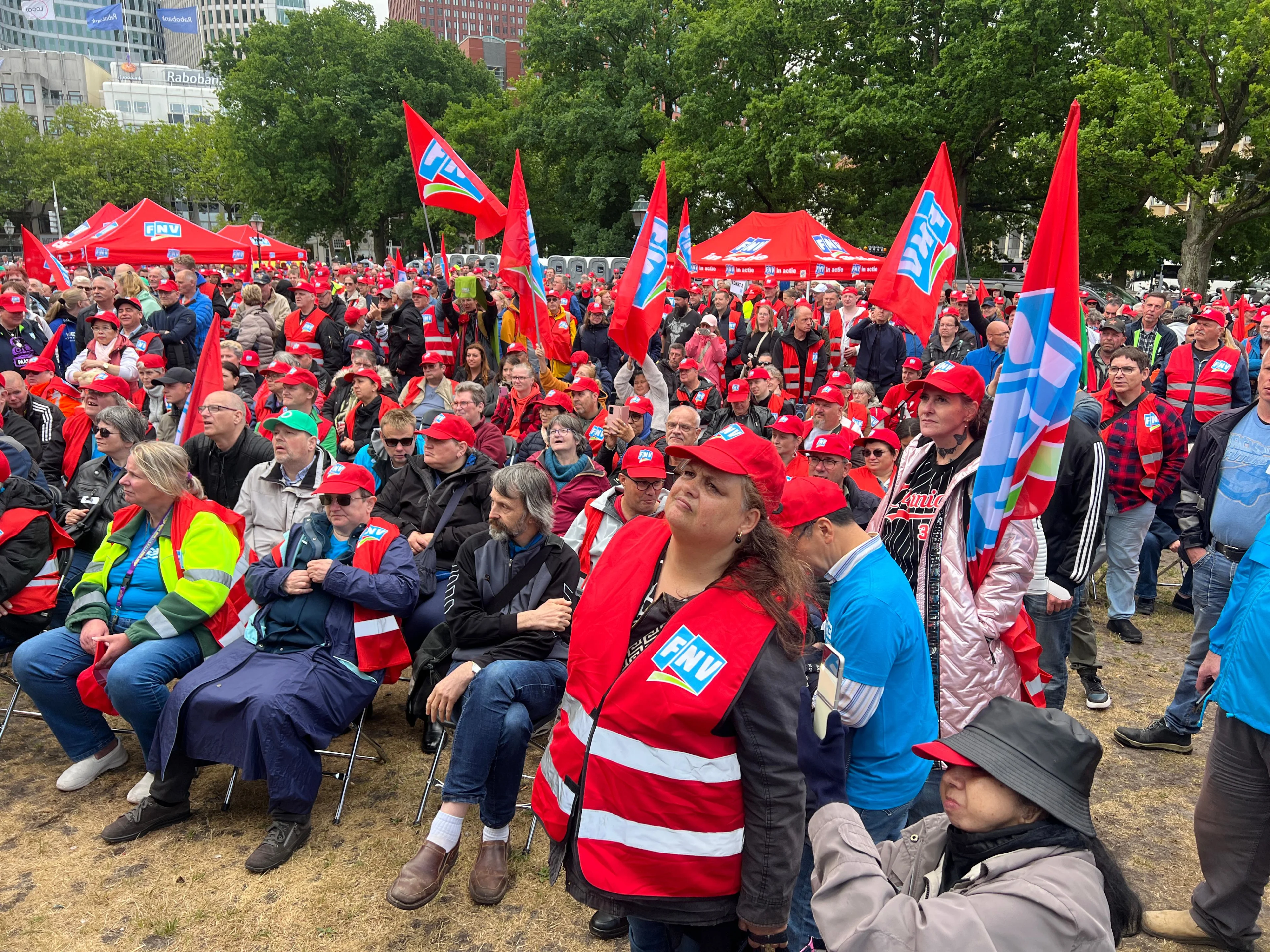 Loon taxichauffeurs wordt lager, terwijl alles juist duurder wordt: 'Tijd om in te grijpen'