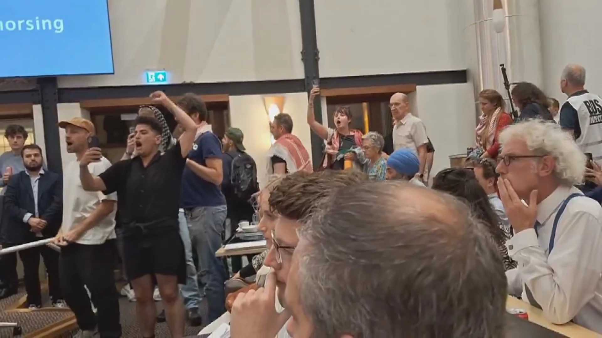 'Raadsvergaderingen vrijwel maandelijks doelwit van woedende burgers'