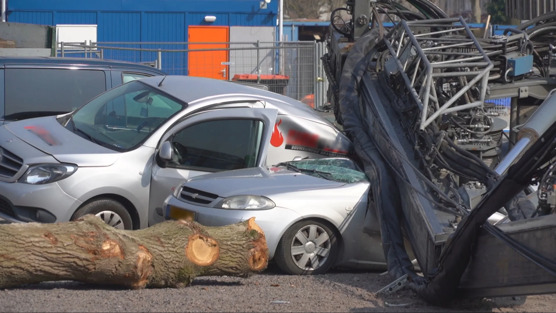 Heimachine valt op werkbus in Hoorn, werknemer komt met de schrik vrij