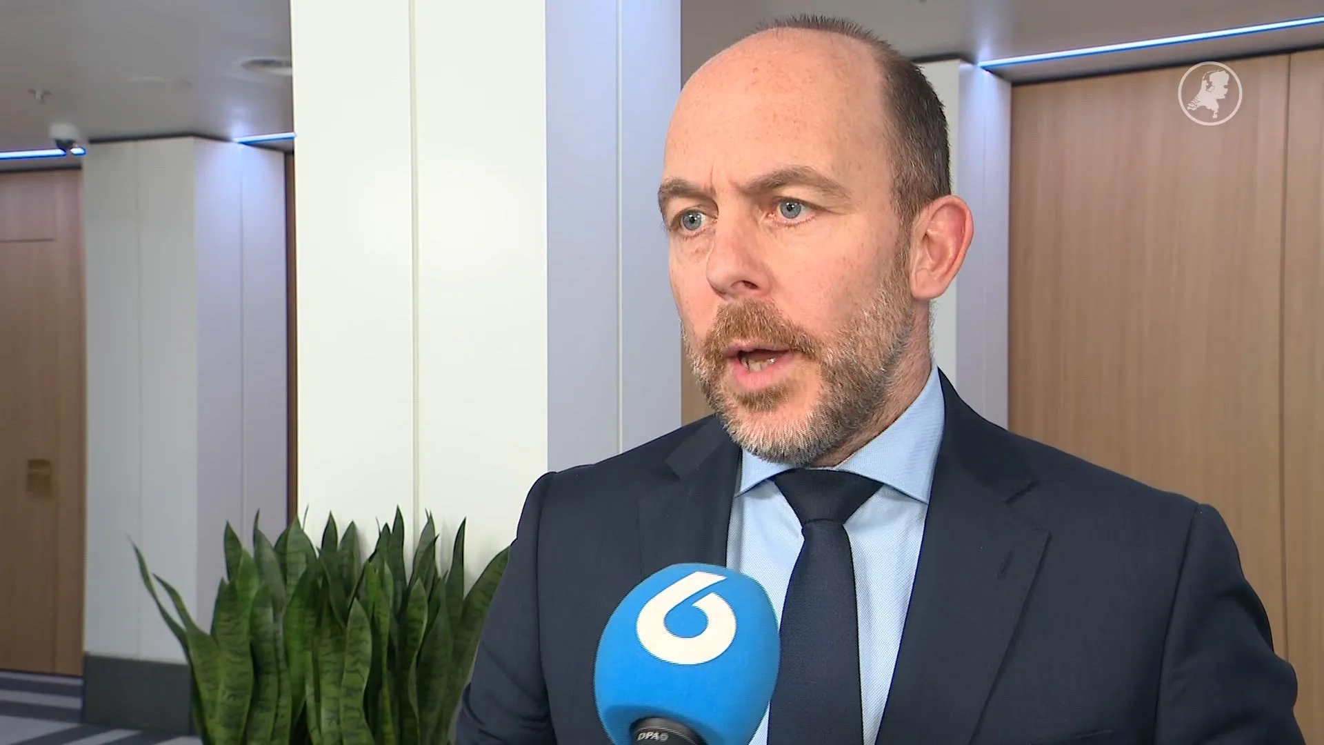 Asielminister Van den Brink werkt aan verruiming van strafbaarstelling illegaliteit