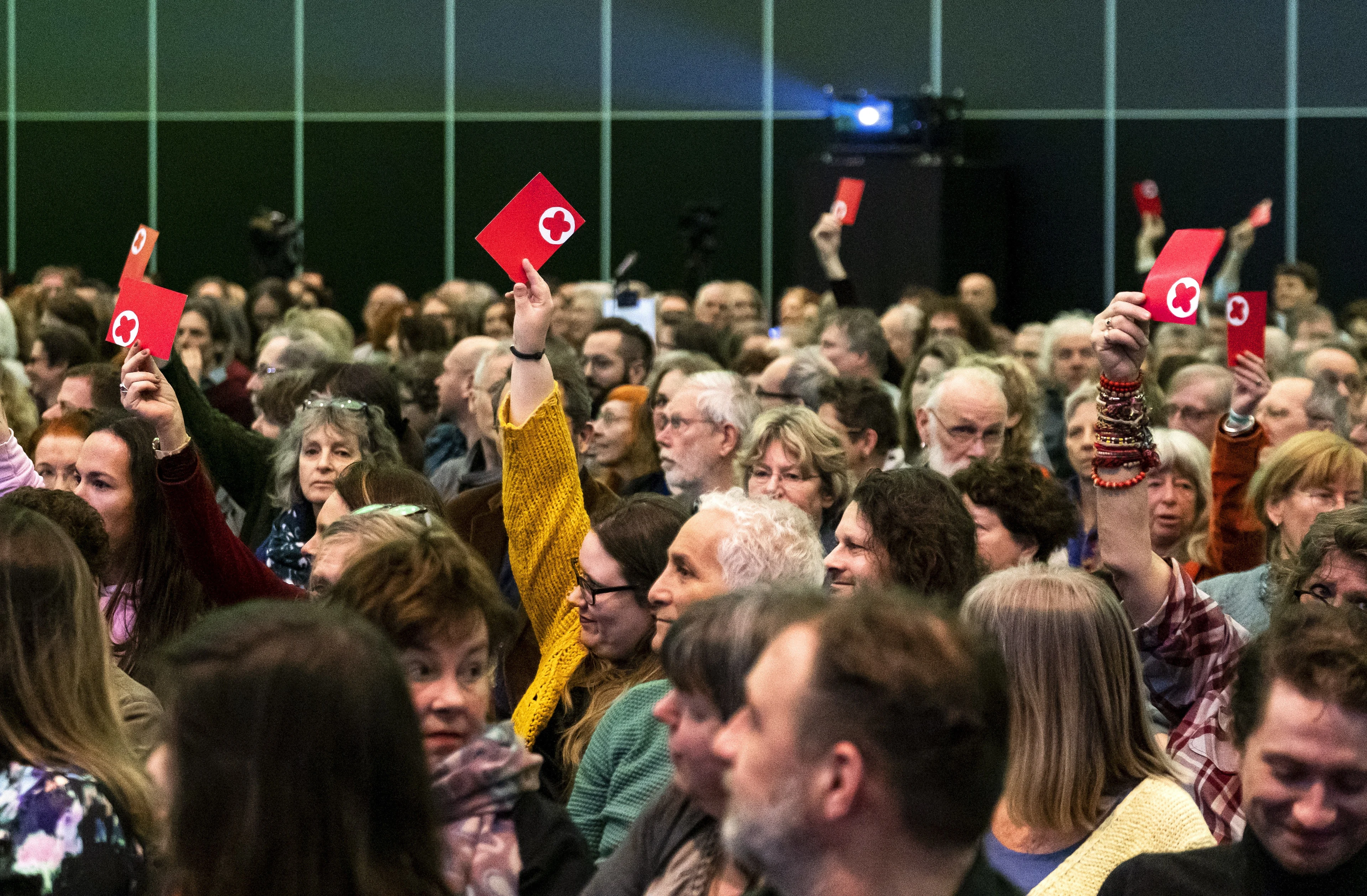 Partijleden hebben veel inspraak, maar gebruiken het bijna nooit