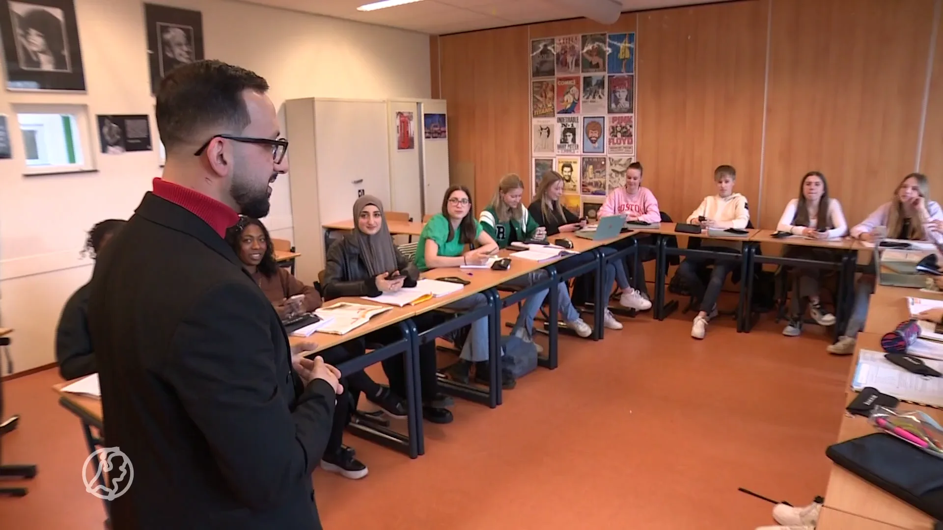 Stop je telefoon maar in een zakje: docent bedenkt oplossing voor telefoonverslaving in klas