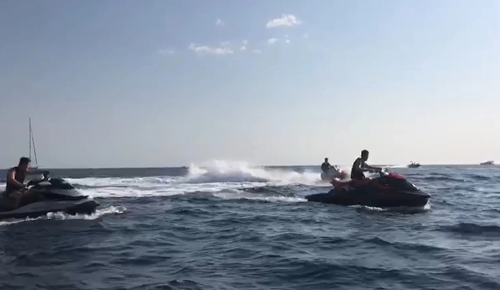 Brutale dieven gaan er met waterscooters van Martijn en Sander vandoor: 'Ongelofelijk zuur dit!'