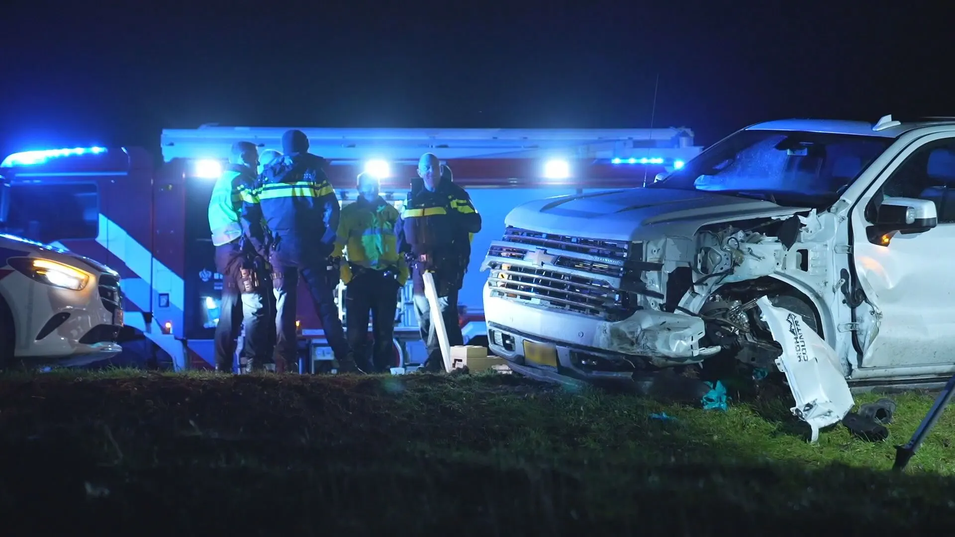 Dode en gewonde bij frontale botsing in Numansdorp