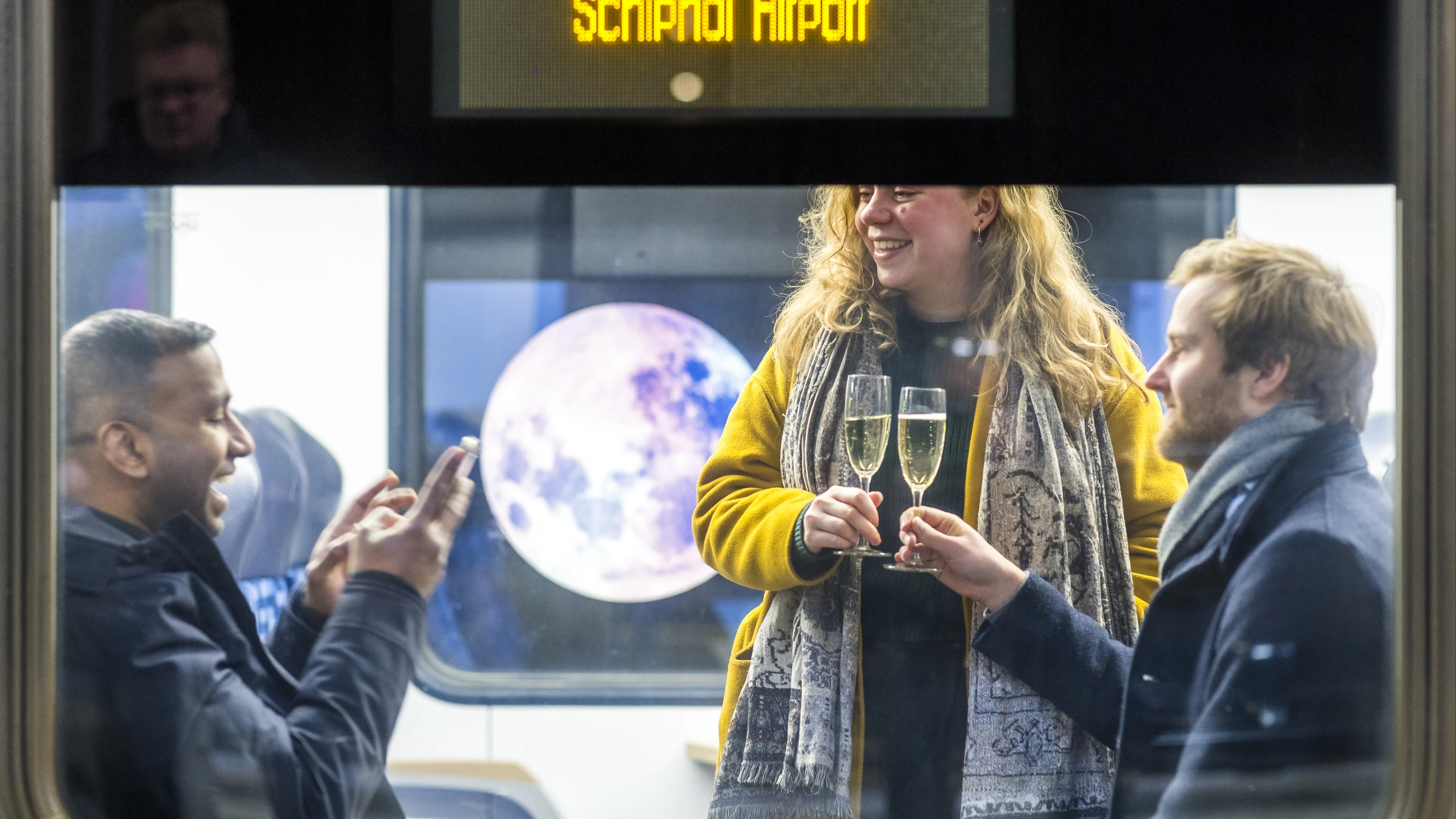 Eerste Arriva-nachttrein vanuit Maastricht aangekomen op Schiphol