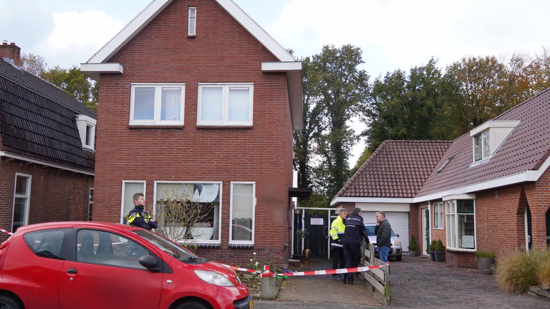 Dode vrouw (50) gevonden in huis Muntendam, 'mogelijk in relationele sfeer'