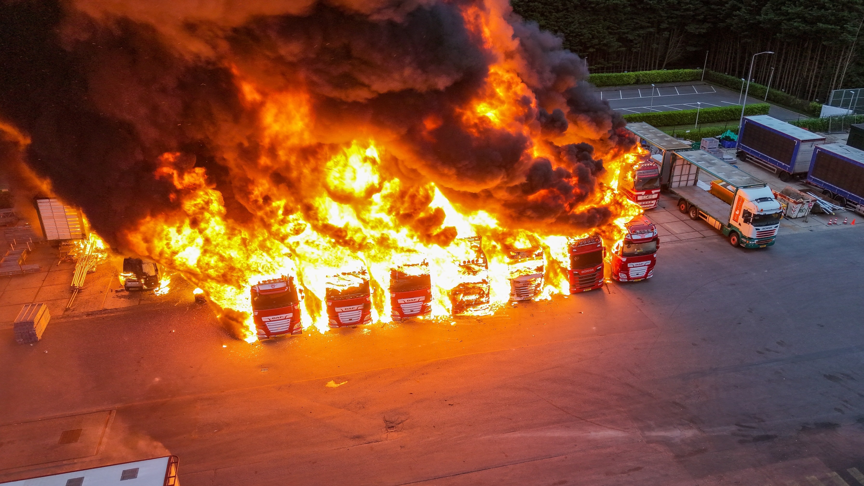 Grote brand in Blokker, NL-Alert uitgezonden voor omwonenden