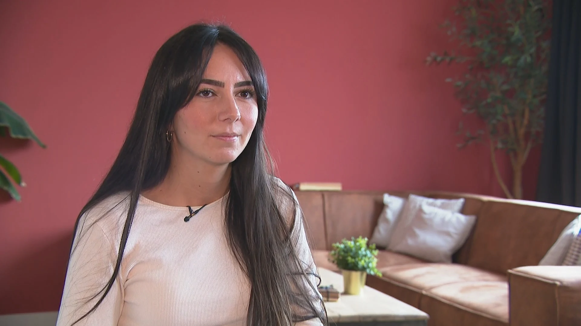 Joy (29) kampt na jaren nog steeds met gevolgen van kankerbehandeling: 'Heb de hele dag pijn'