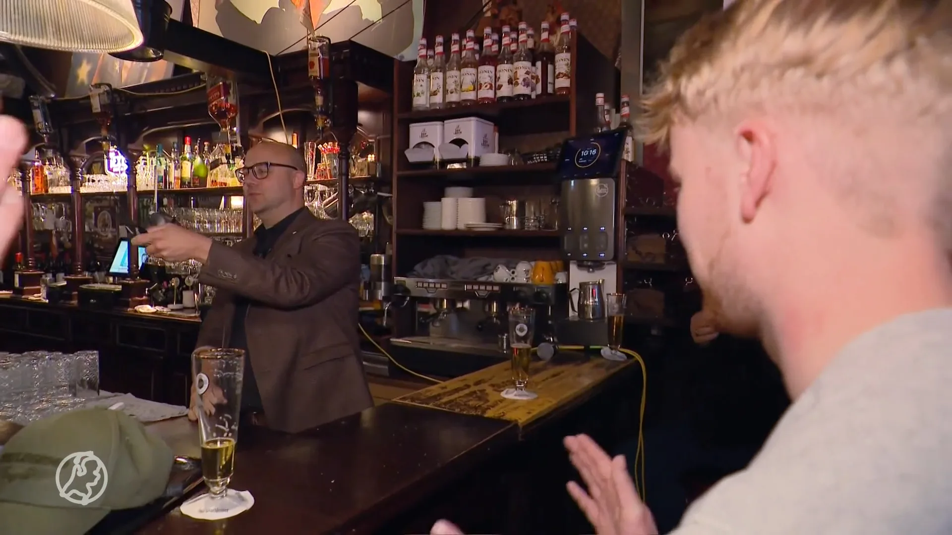 NK Bargoochelen brengt magie terug in de kroeg