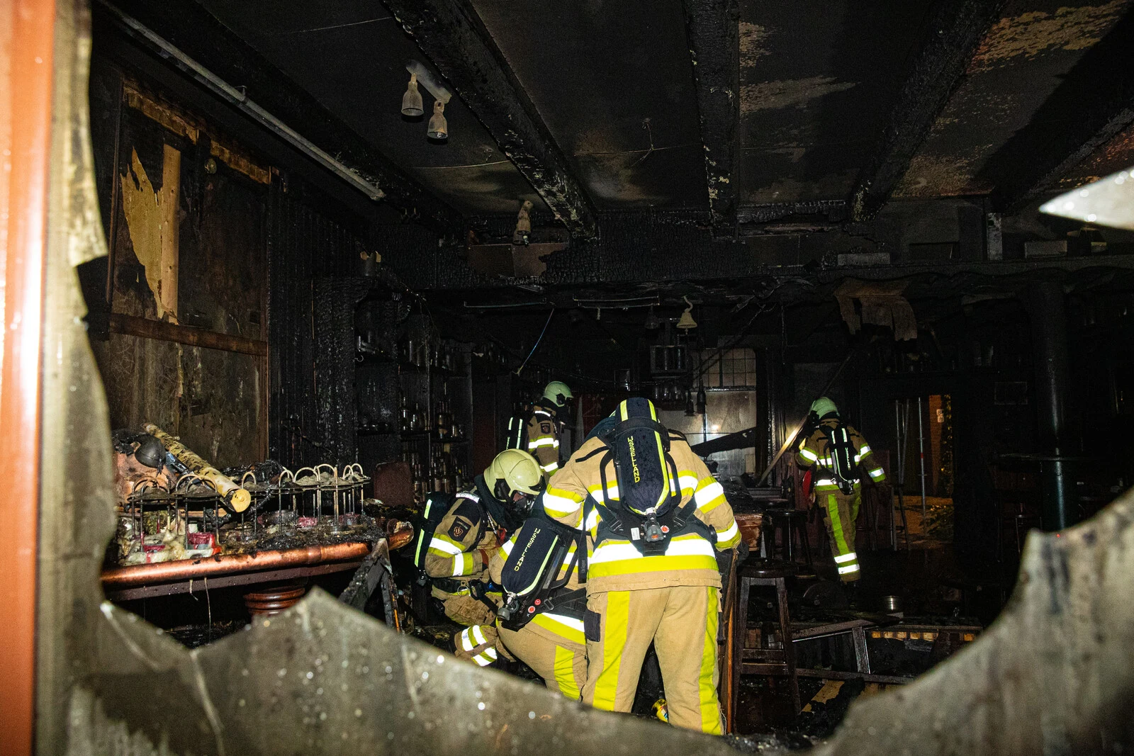 Felle brand verwoest café De Tagrijn in Zwolle