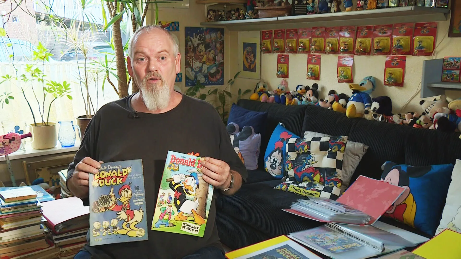 Donald Duck blaast 70 kaarsjes uit, deze superfan heeft bijna alle edities