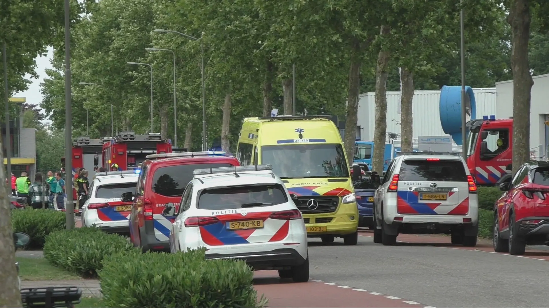 Accu vliegt in brand bij bedrijf in Oss, persoon ernstig verbrand en meerdere gewonden