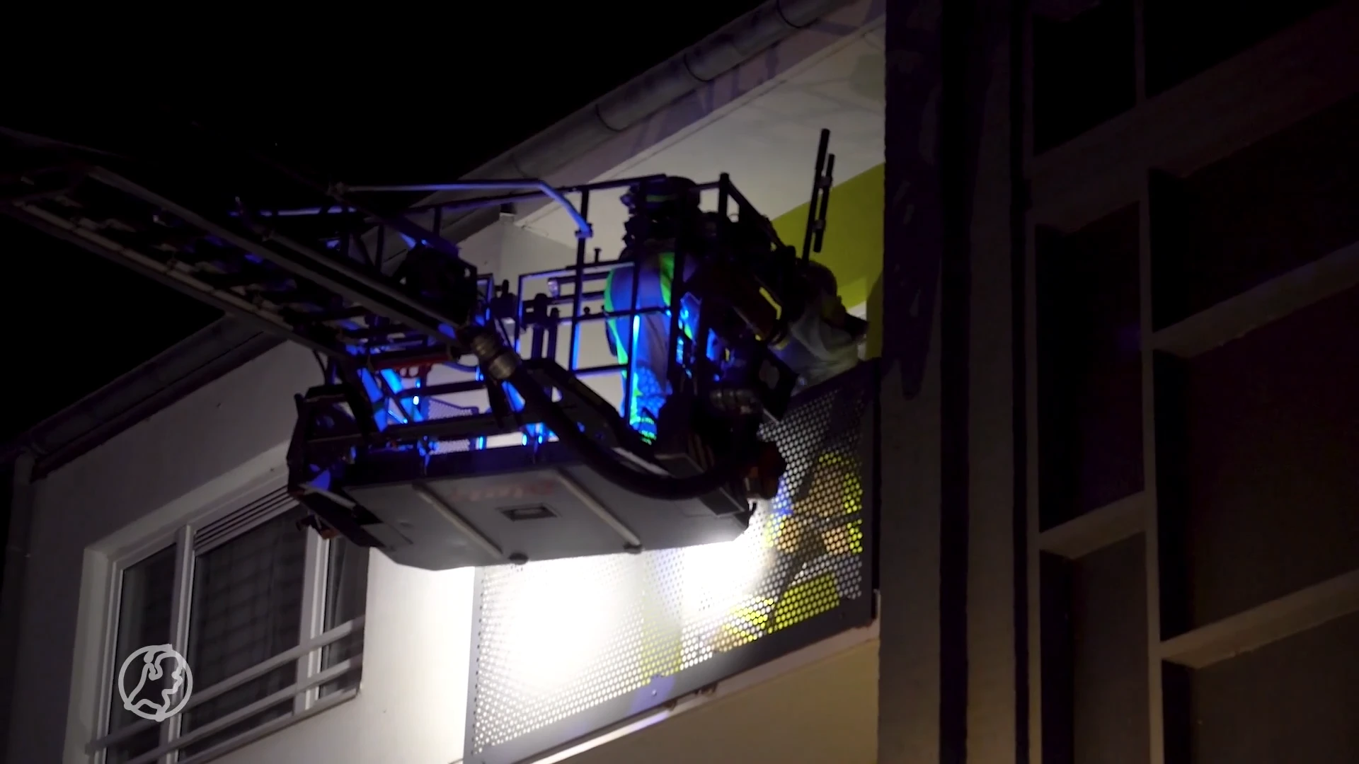 Appartementencomplex in Kerkrade ontruimd om brand, bewoner naar ziekenhuis