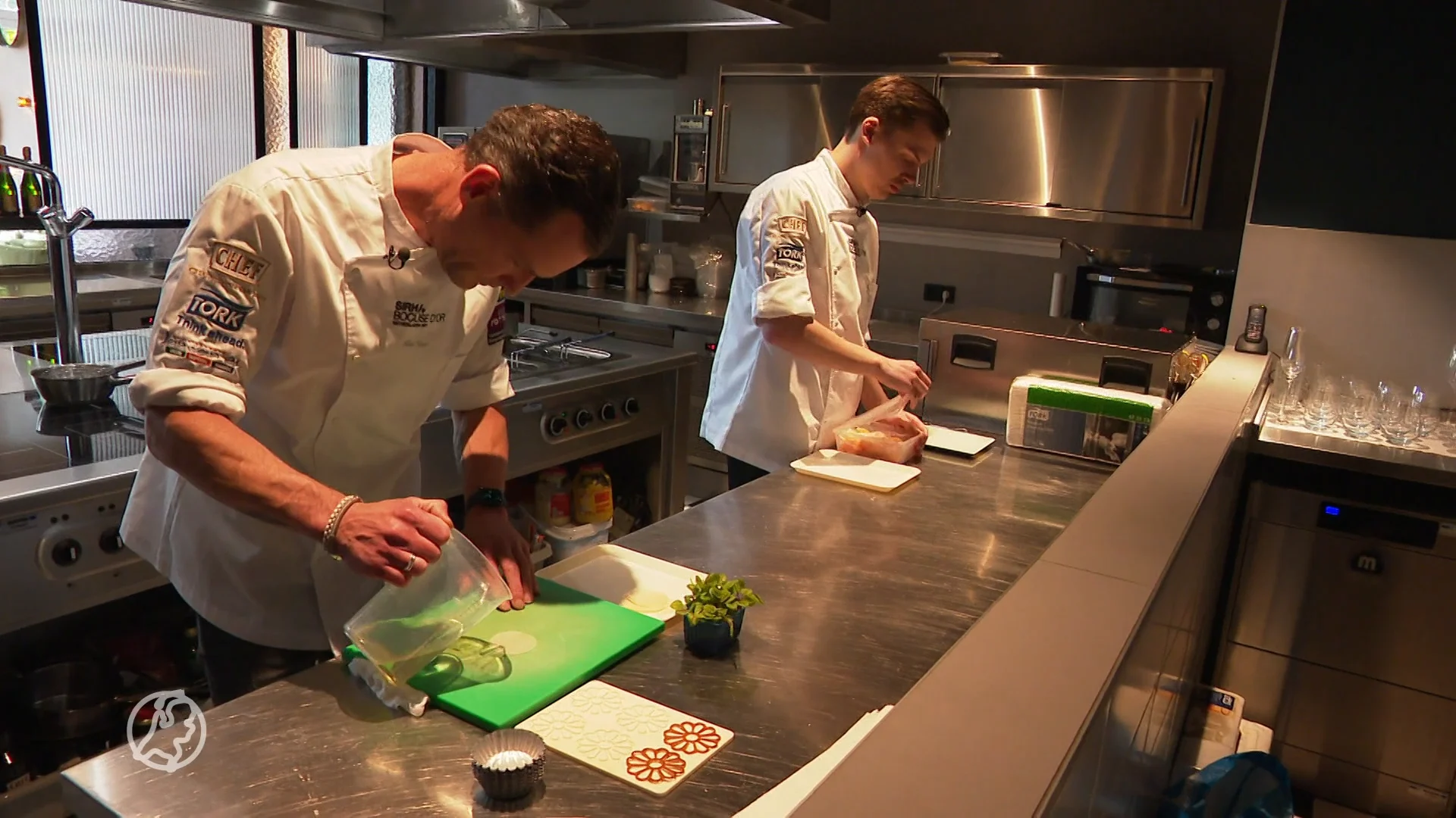 Koksduo uit Zierikzee wint kookwedstrijd met 'een hutspotje': 'En nu naar de Champions League'