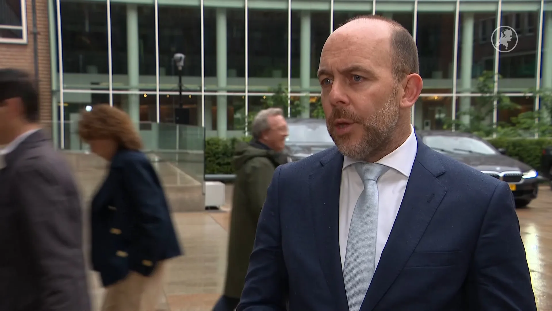 Asielminister reageert op rellen bij azc-opvang in Loosdrecht