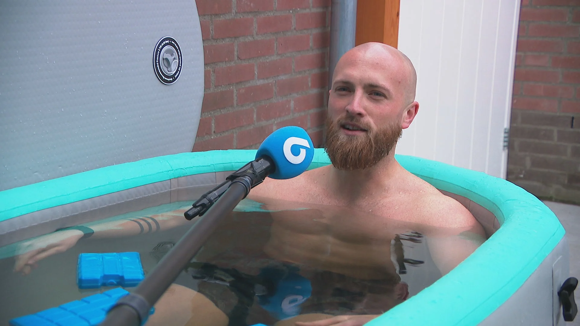 Brrr! IJsbaden zijn immens populair, maar niet zonder risico: 'Laat je lichaam wennen'