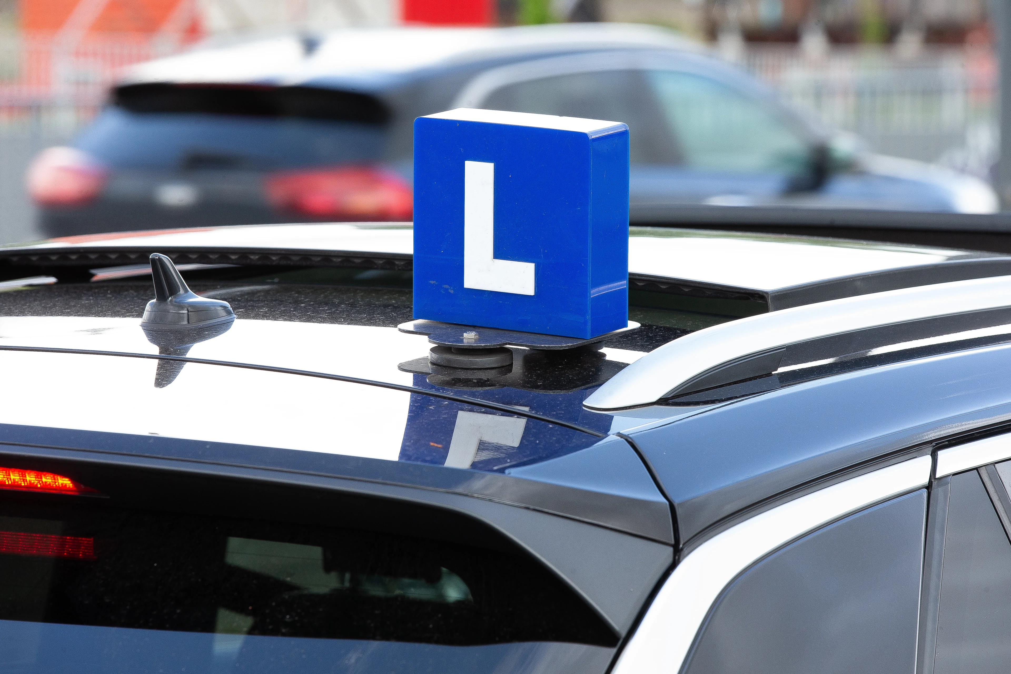 Zes leerlingen en rijinstructeur betrapt op rijden onder invloed