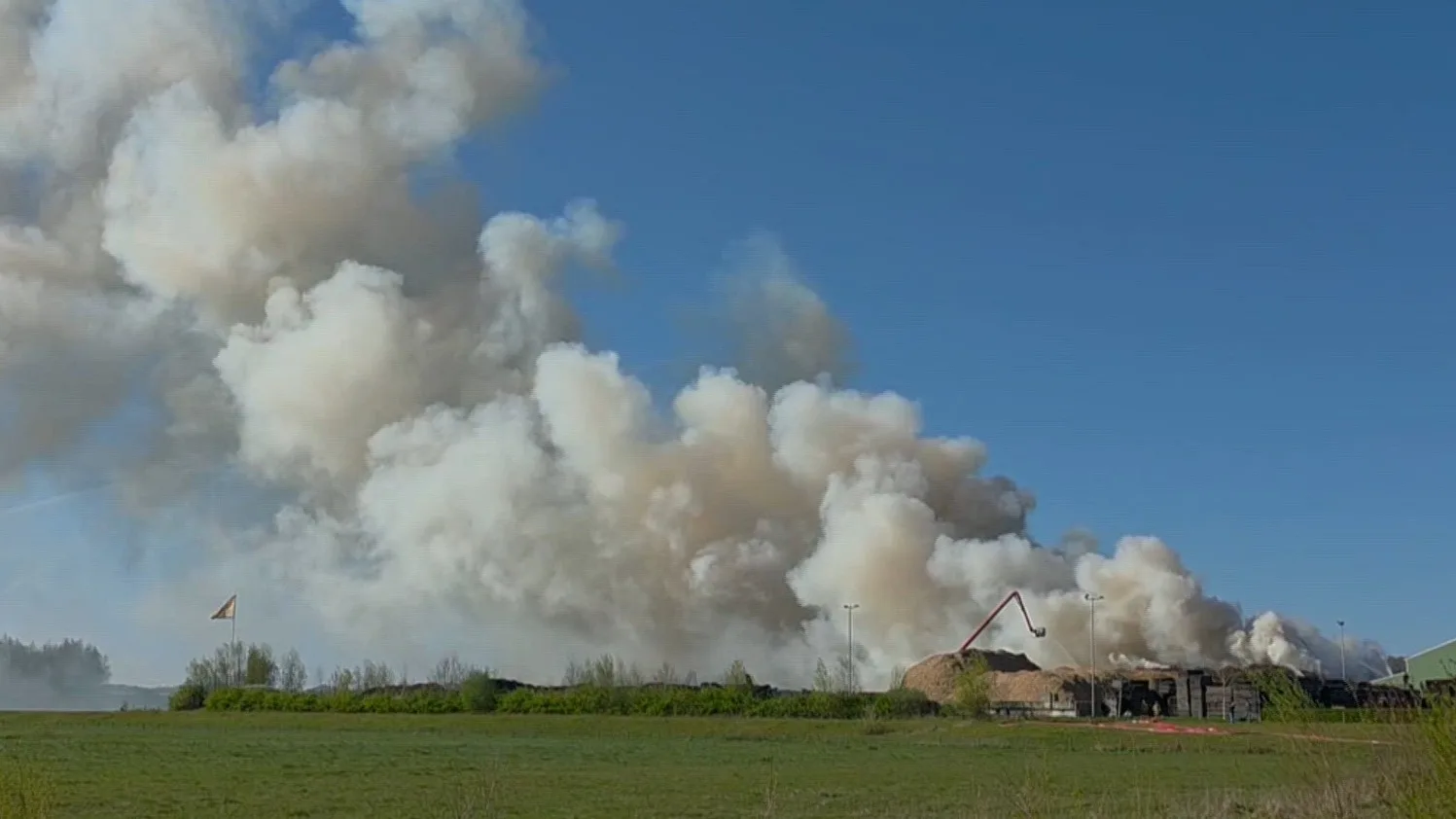 Zeer grote brand bij Doorwerth, rook zorgt voor problemen op A50