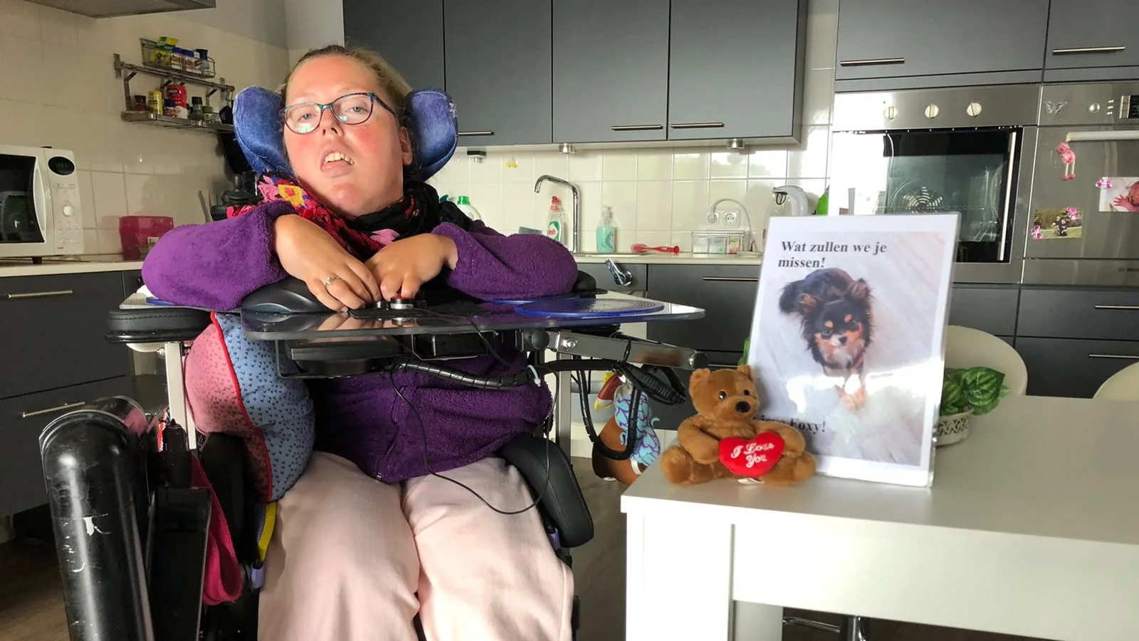 Berdien (34) die chihuahua voor haar ogen verscheurd zag worden bedolven onder kaartjes en donaties