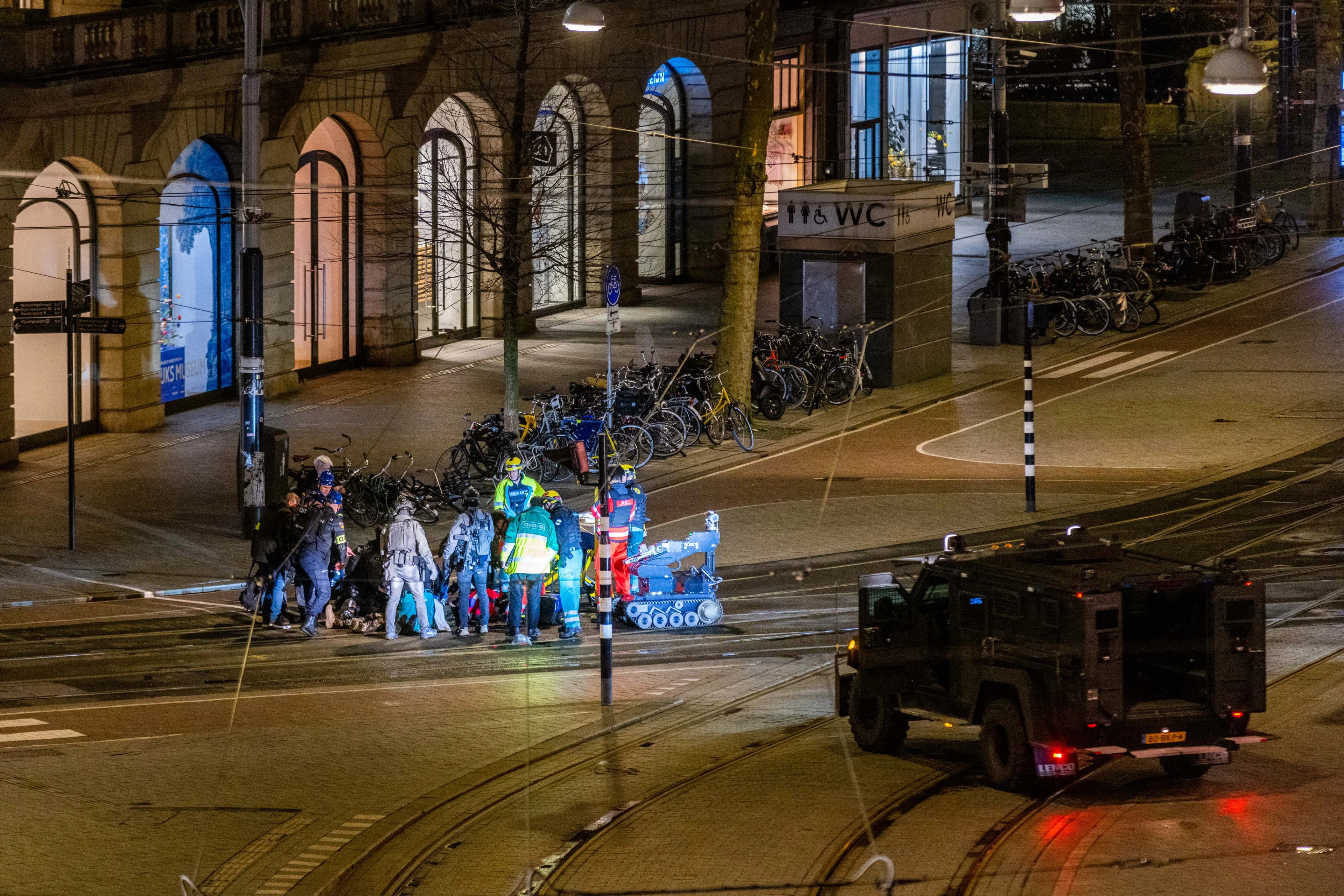 DSI-agent Amsterdam krijgt onderscheiding voor beëindigen gijzeling Apple Store