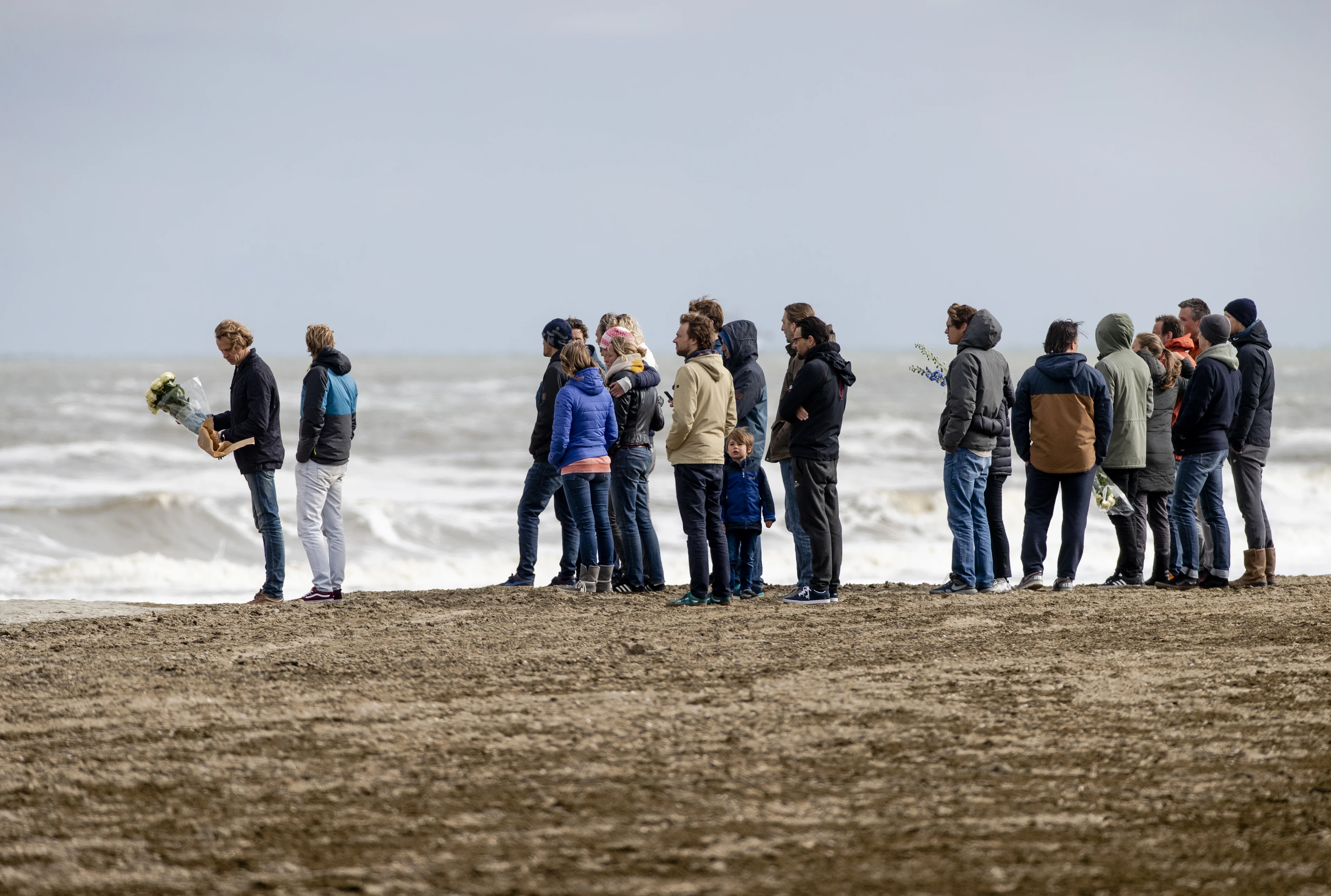 Lichaam van vijfde surfer Scheveningen wel gezien, maar nog niet geborgen