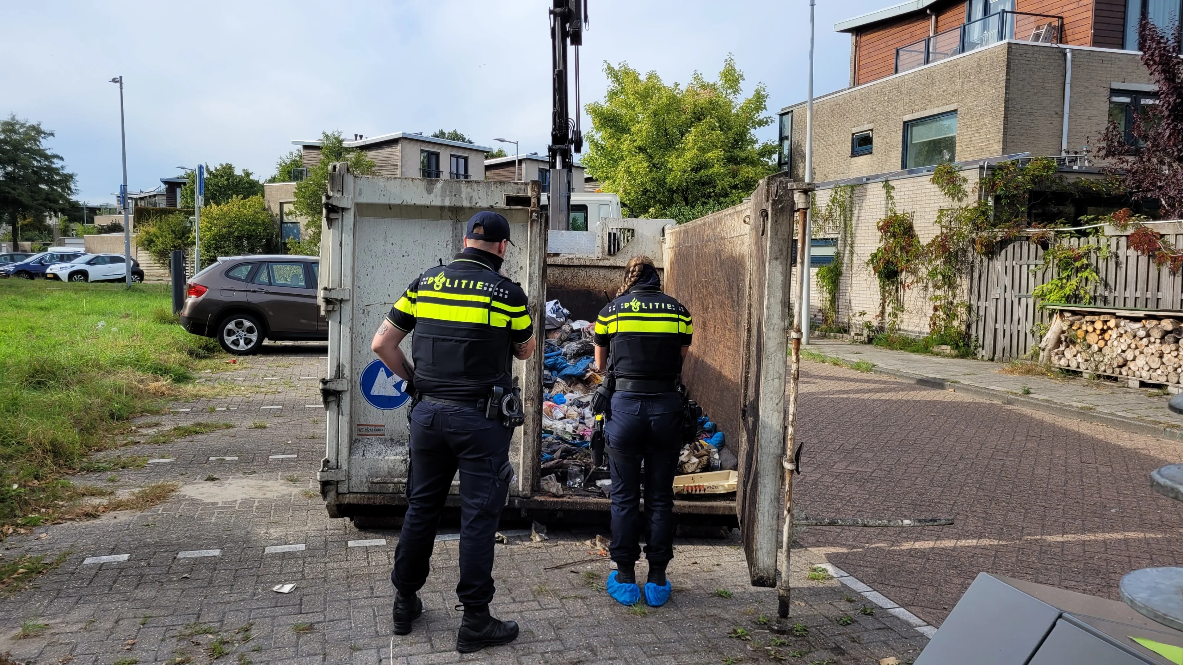 Tientallen dode eenden en ganzen in vuilcontainer in Amsterdam