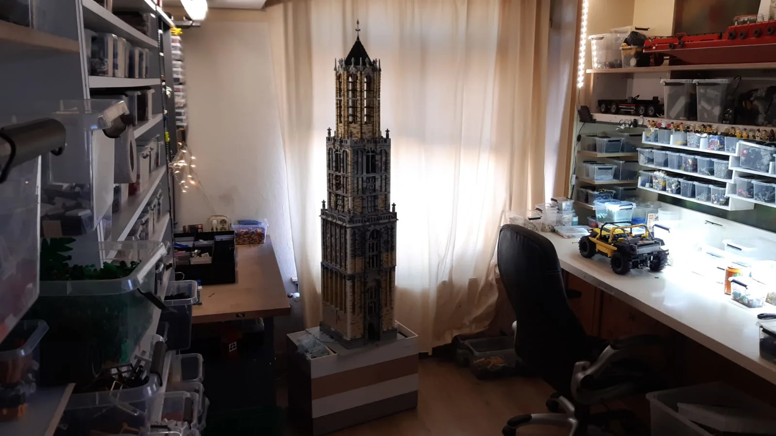 Ben bouwt metershoog schaalmodel Domtoren van Lego: 'Het ging precies zoals op de tekening'