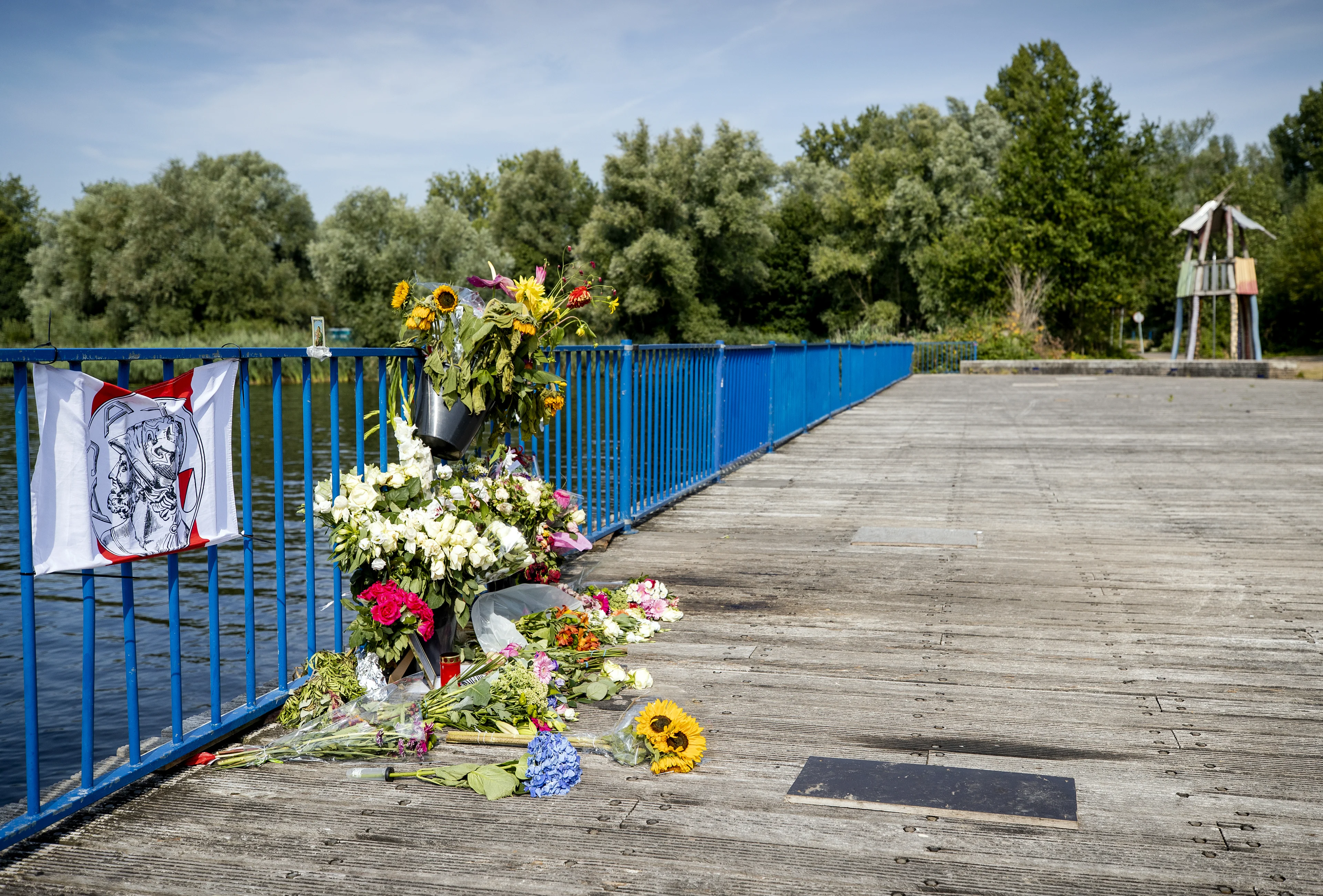 Vader, broer en zus van doodgeschoten Bas van Wijk confronteren verdachte: 'Jij bent knettergek'