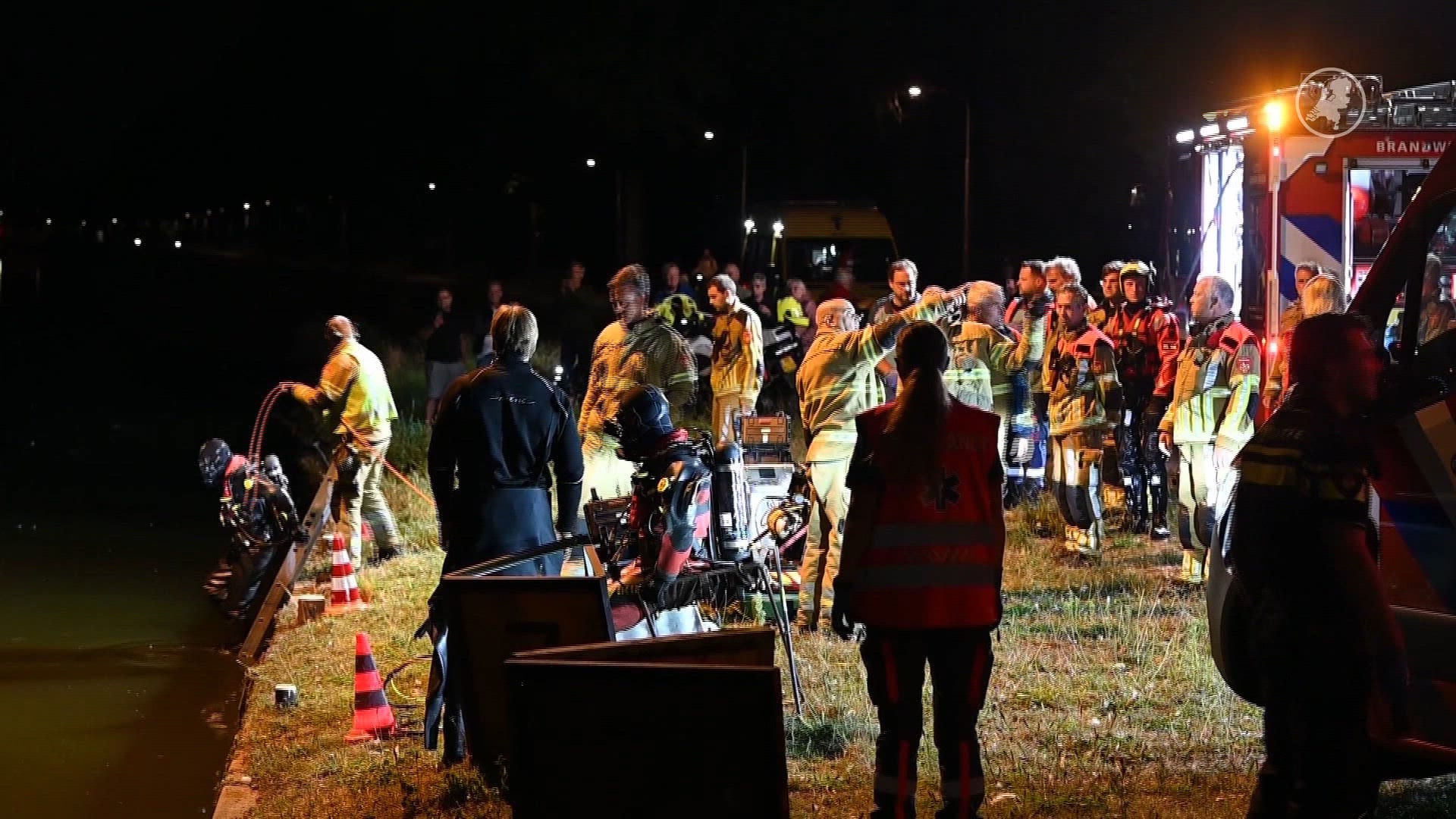 Hulpdiensten halen man uit water na zoekactie in Tilburg