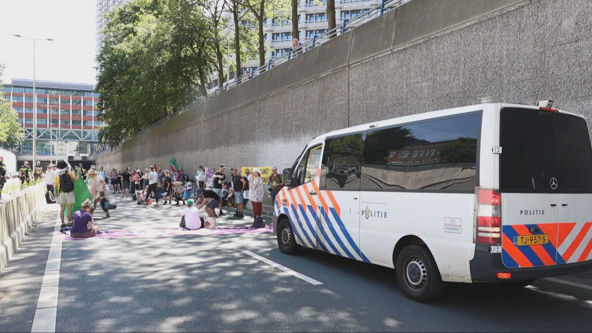 A12 Den Haag weer vrij na blokkade Extinction Rebellion