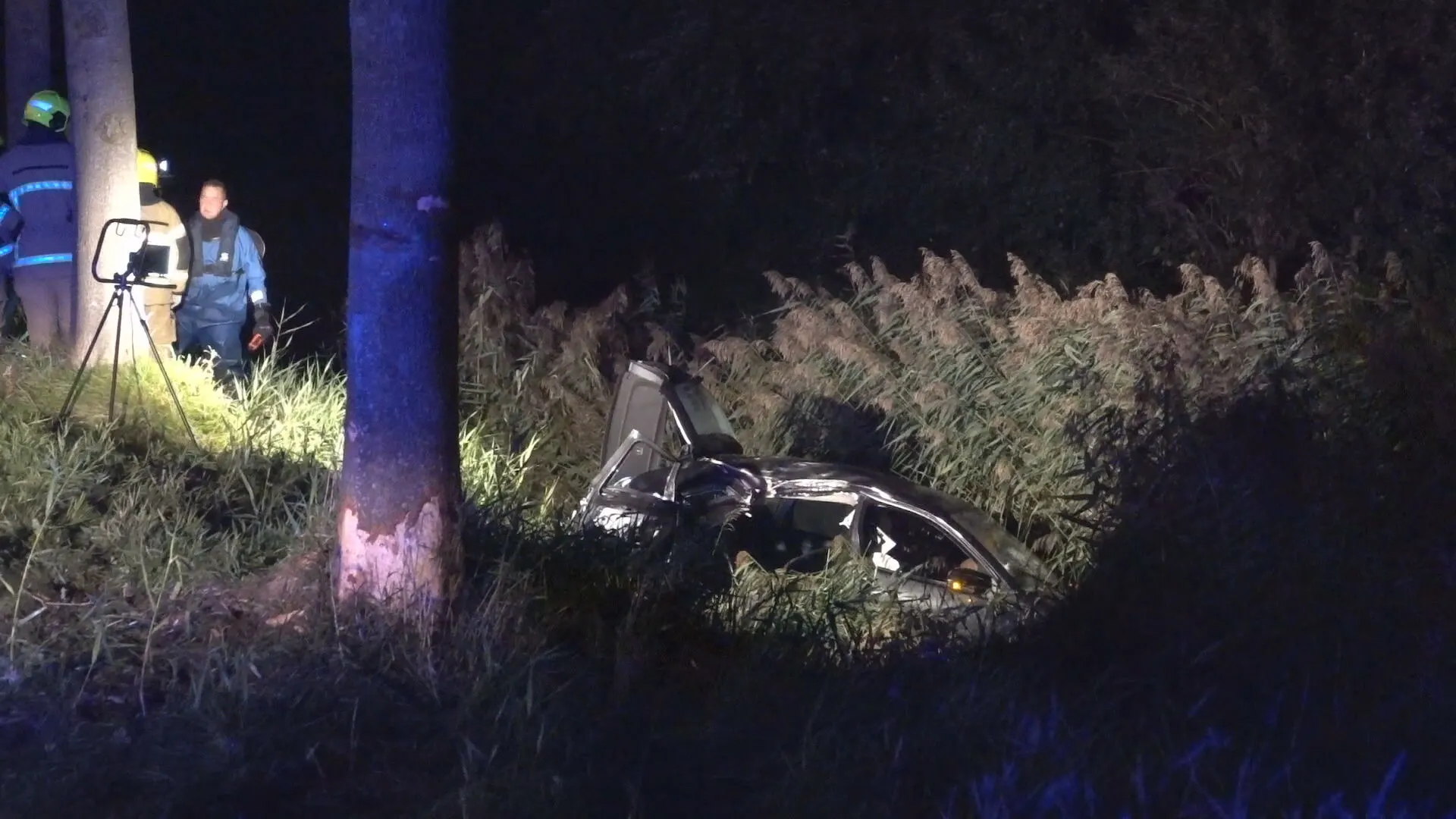 Politieachtervolging eindigt in zware crash, bestuurder met spoed naar het ziekenhuis