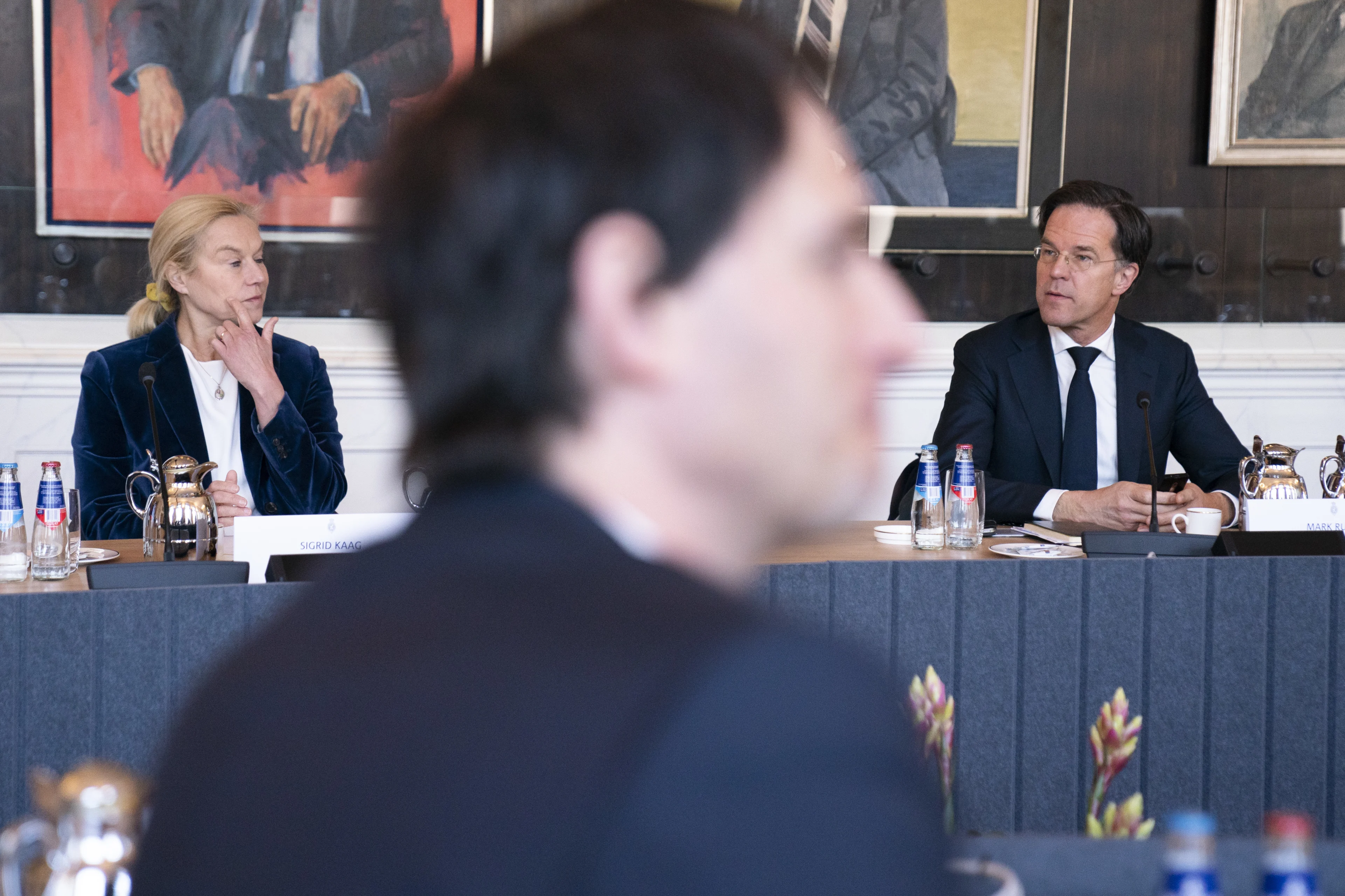 Peiling na nieuwe week vol Haags gedoe: VVD, D66 en CDA verliezen 7 zetels