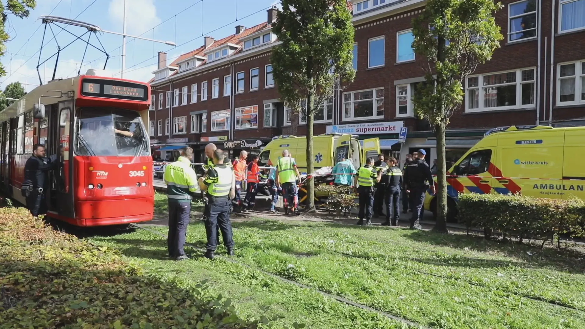 Kind zwaargewond na aanrijding met tram in Den Haag