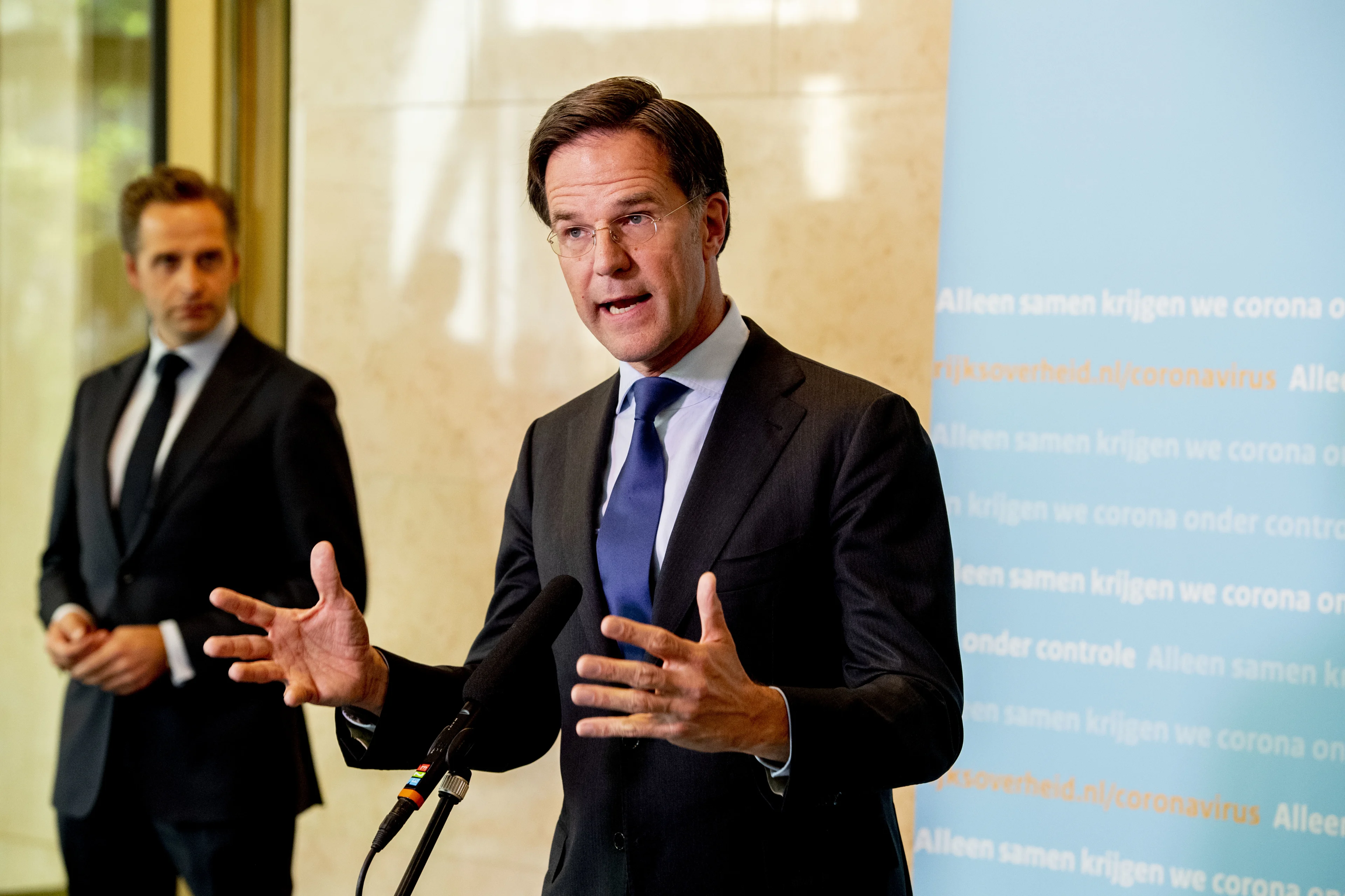 Premier Rutte en minister De Jonge geven statement over corona