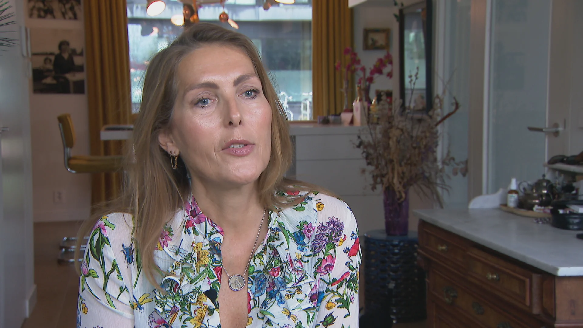 Epstein-slachtoffer Thysia opgelucht na vrijgave dossiers: 'Een overwinning'