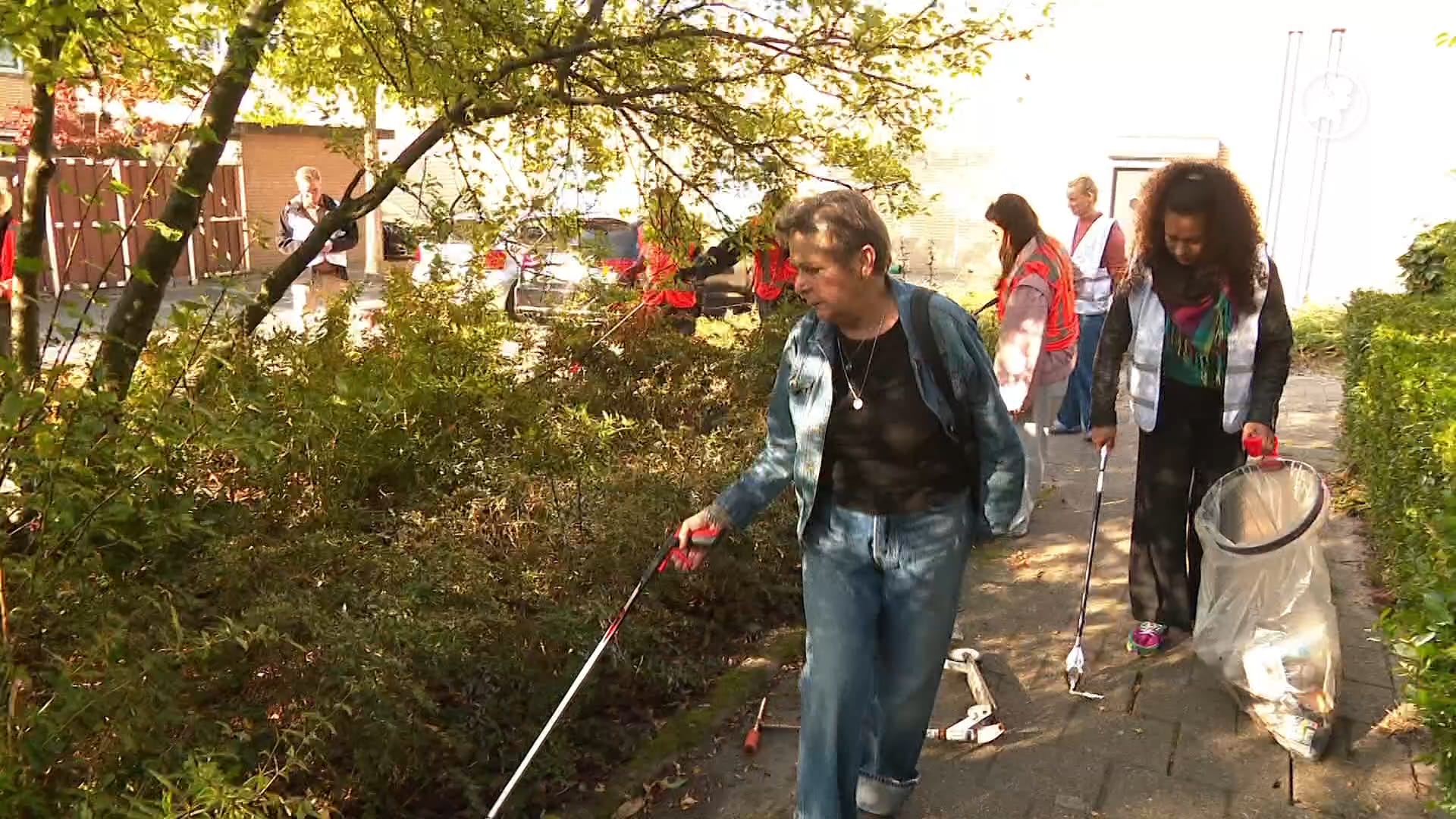 Anneke is er klaar mee, altijd troep in haar Rotterdamse wijk