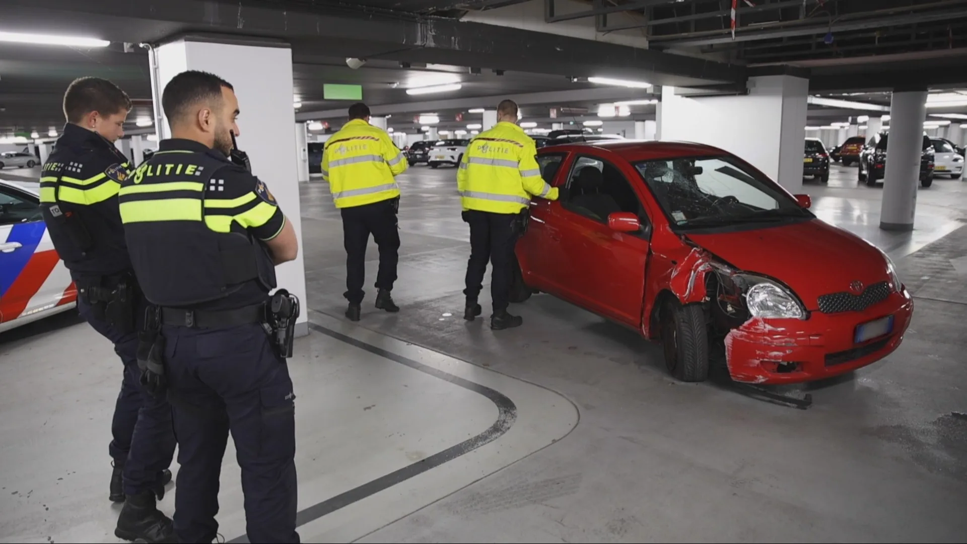 Man vlucht weg bij alcoholcontrole en ramt slagboom, agent gewond