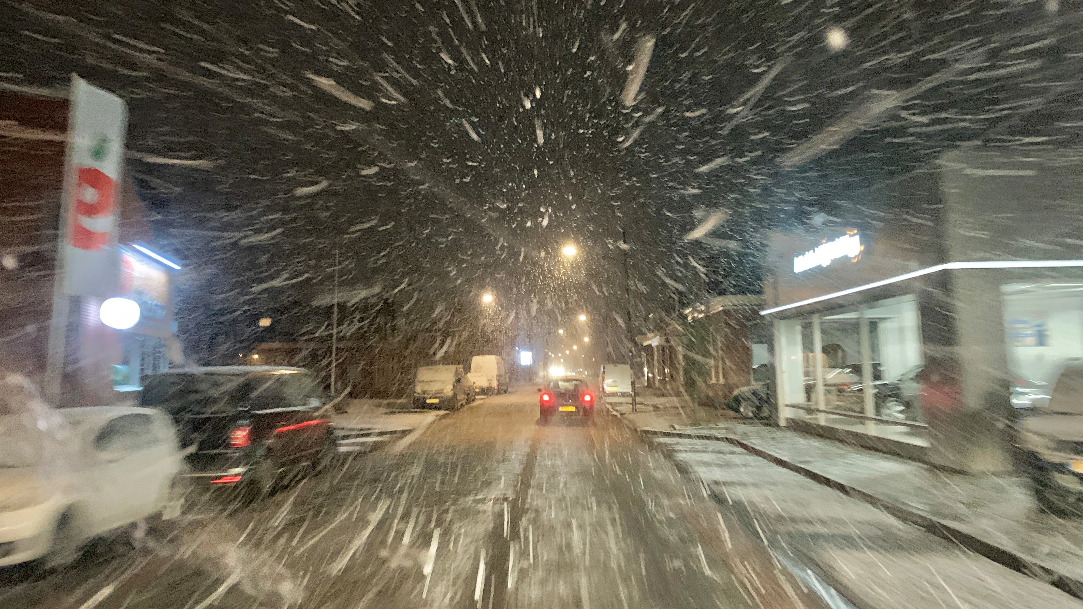 Sneeuw zorgt voor gladde wegen: code geel in vrijwel het hele land