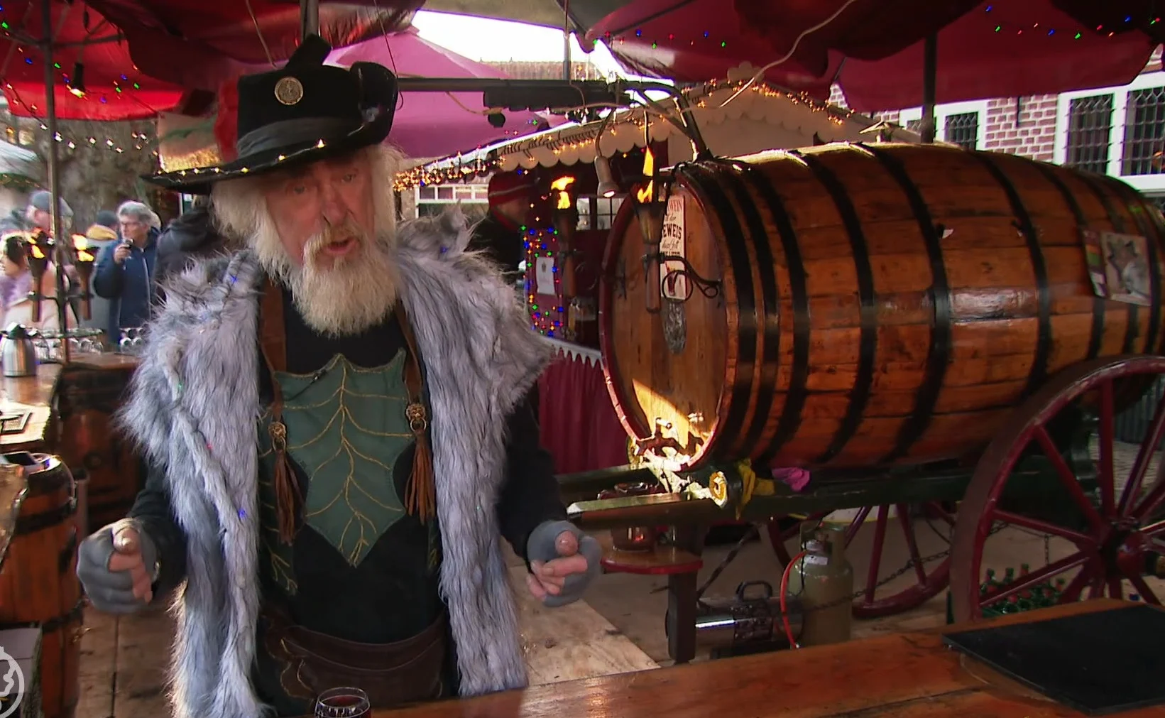 Duitsers overspoelen kerstmarkt Bourtange: 'Braadworst, glühwein en gezelligheid'