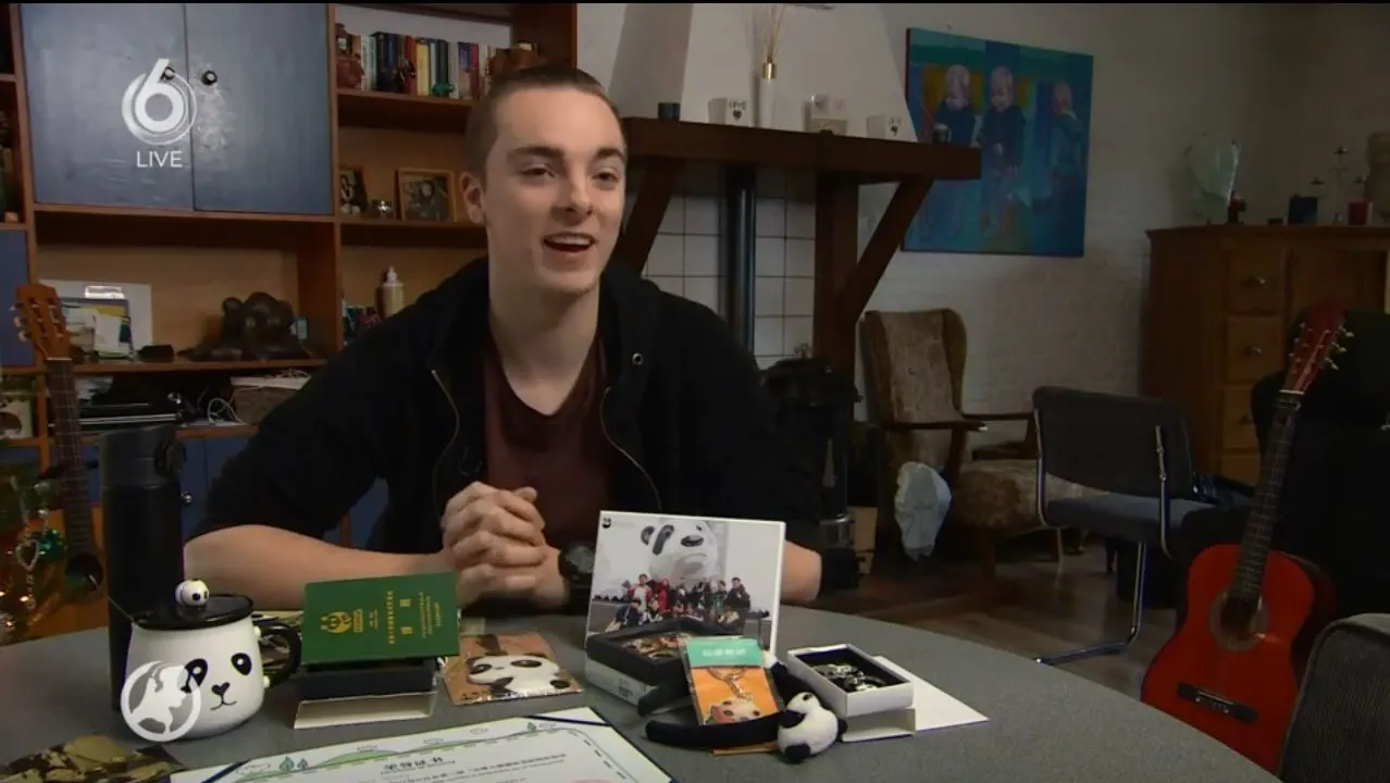 Stagiair Jasper terug van pandareis door China: 'Werken met panda's is echt een droom'