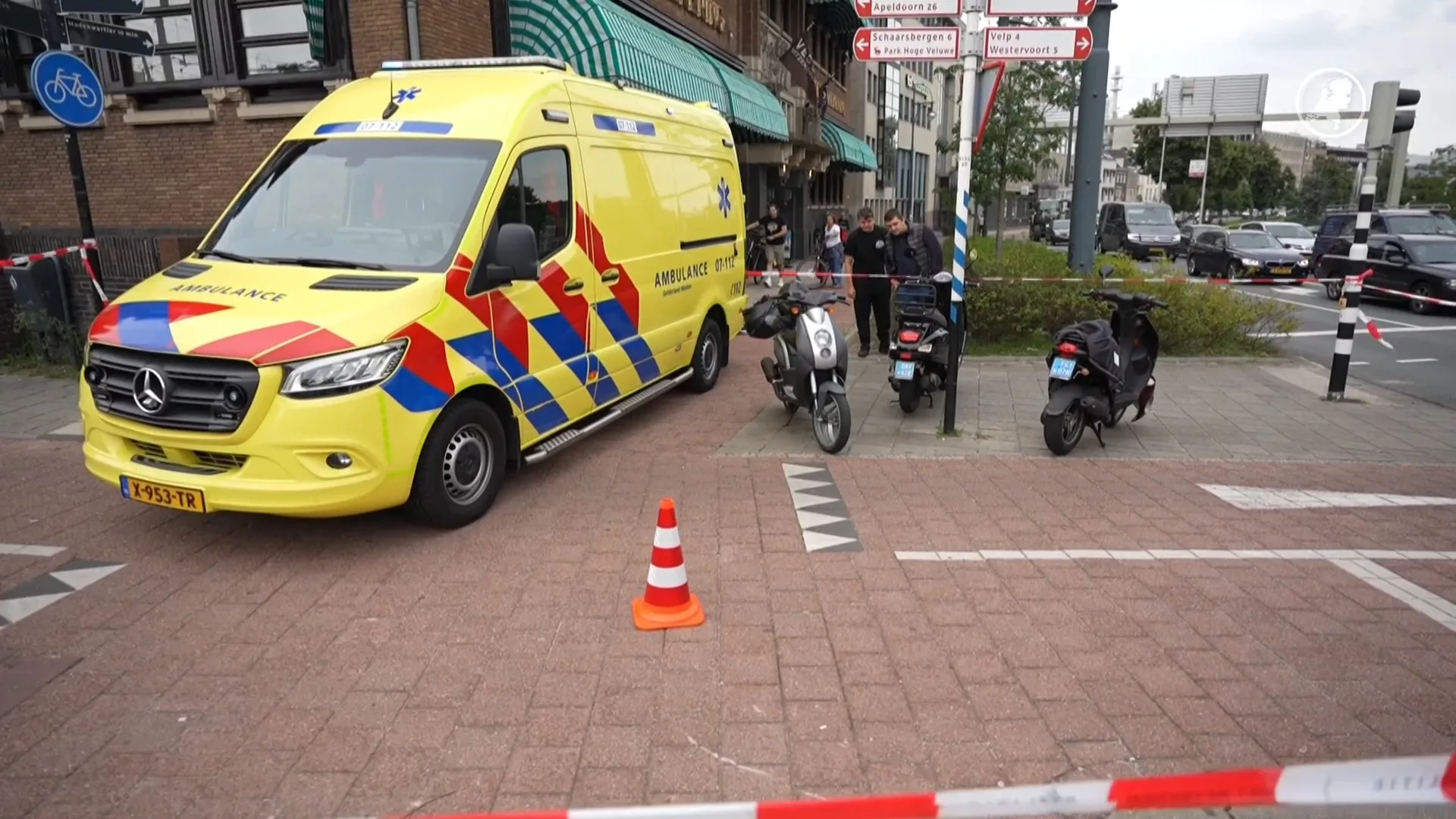 Een persoon zwaargewond bij ongeluk met twee scooter in Arnhem