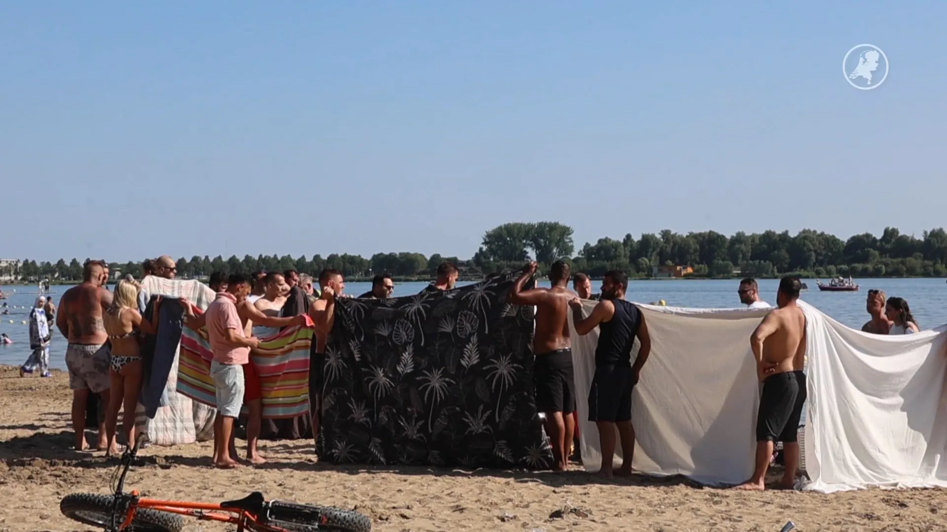 Traumahelikopter landt op strand: kind in kritieke toestand