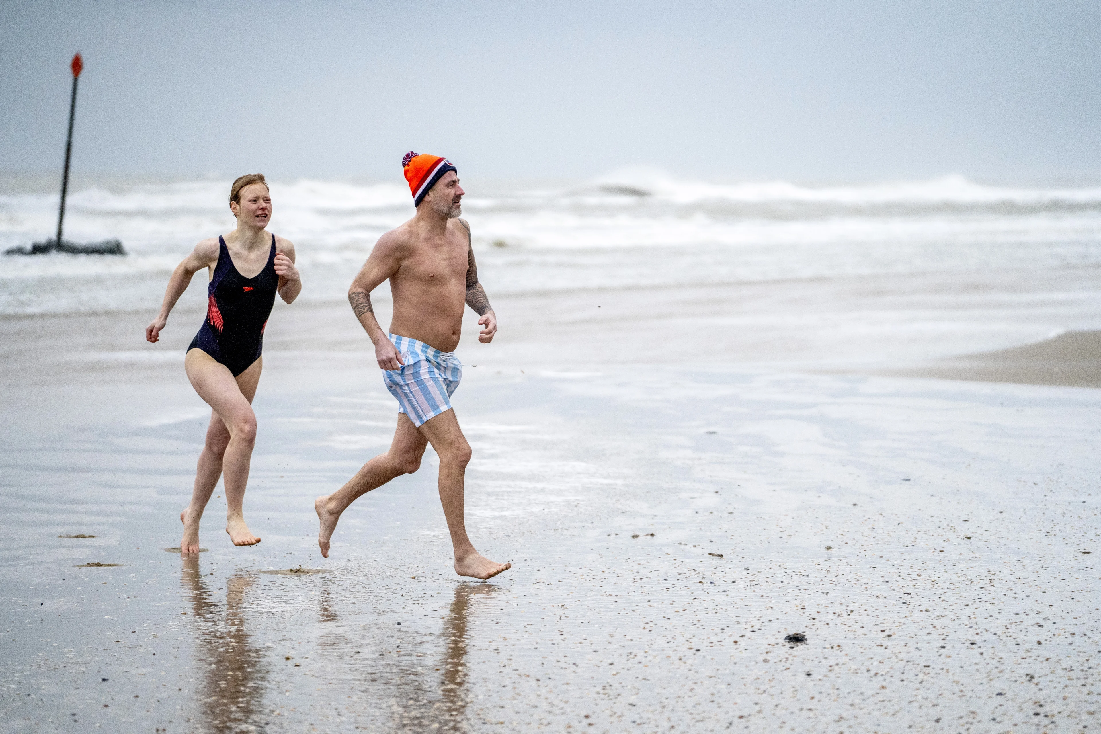 Nieuwjaarsduik Scheveningen afgelast om harde wind
