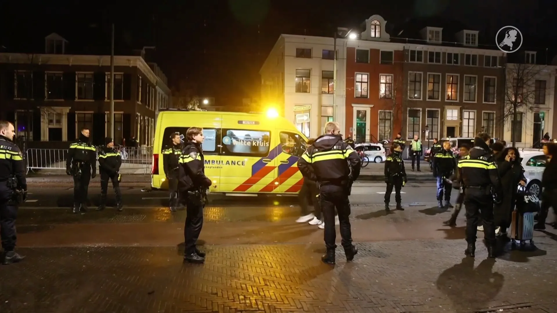 Onrust bij Haags poppodium Paard, politie grijpt in
