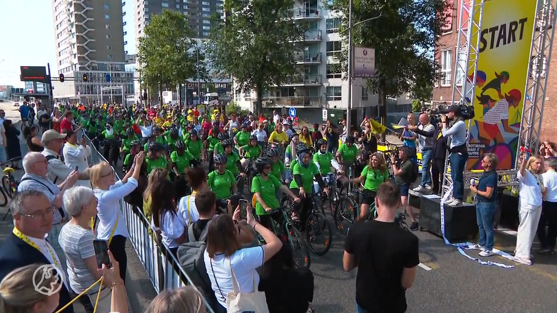 Deze vrouwen hebben net leren fietsen en fietsen nu al Tour de France