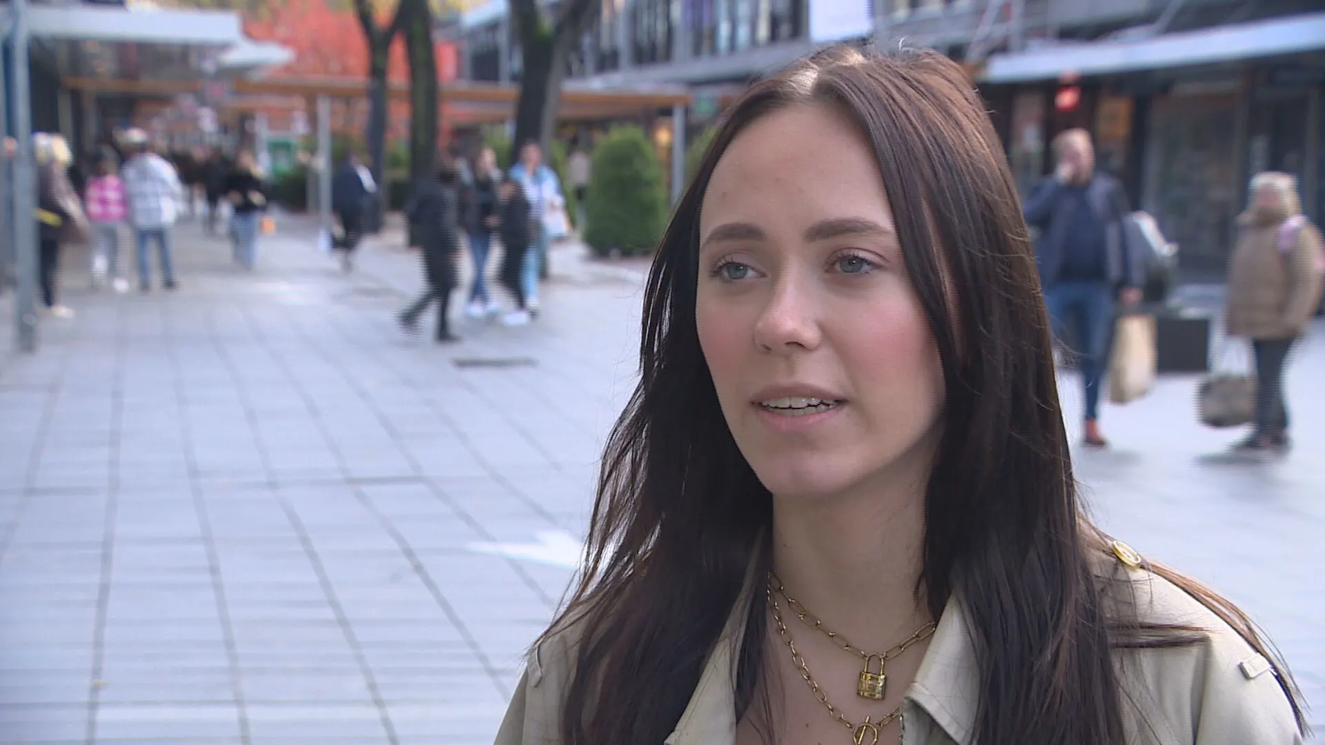 Nova (16) is het nafluiten, gevolgd en betast worden op straat zat