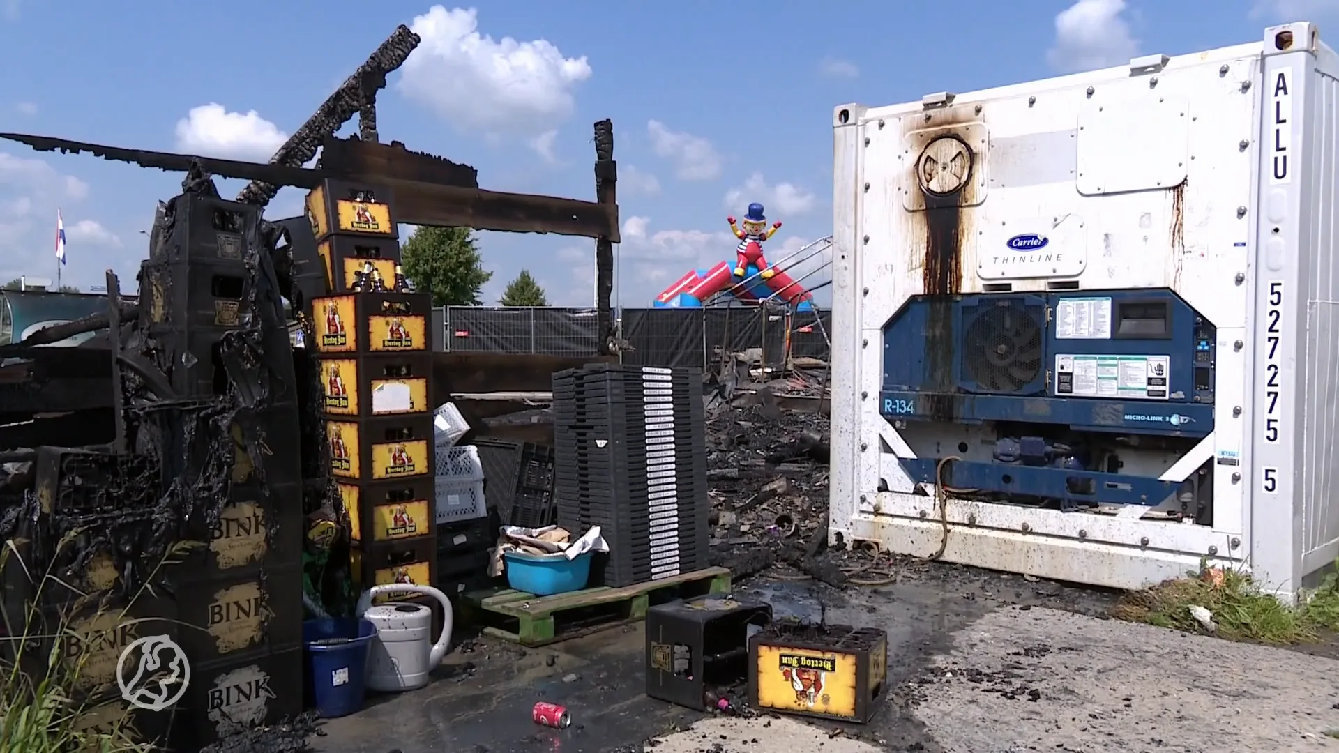 Grote brand verwoest schuur en winkel bij populaire kersenboomgaard in Wadenoijen