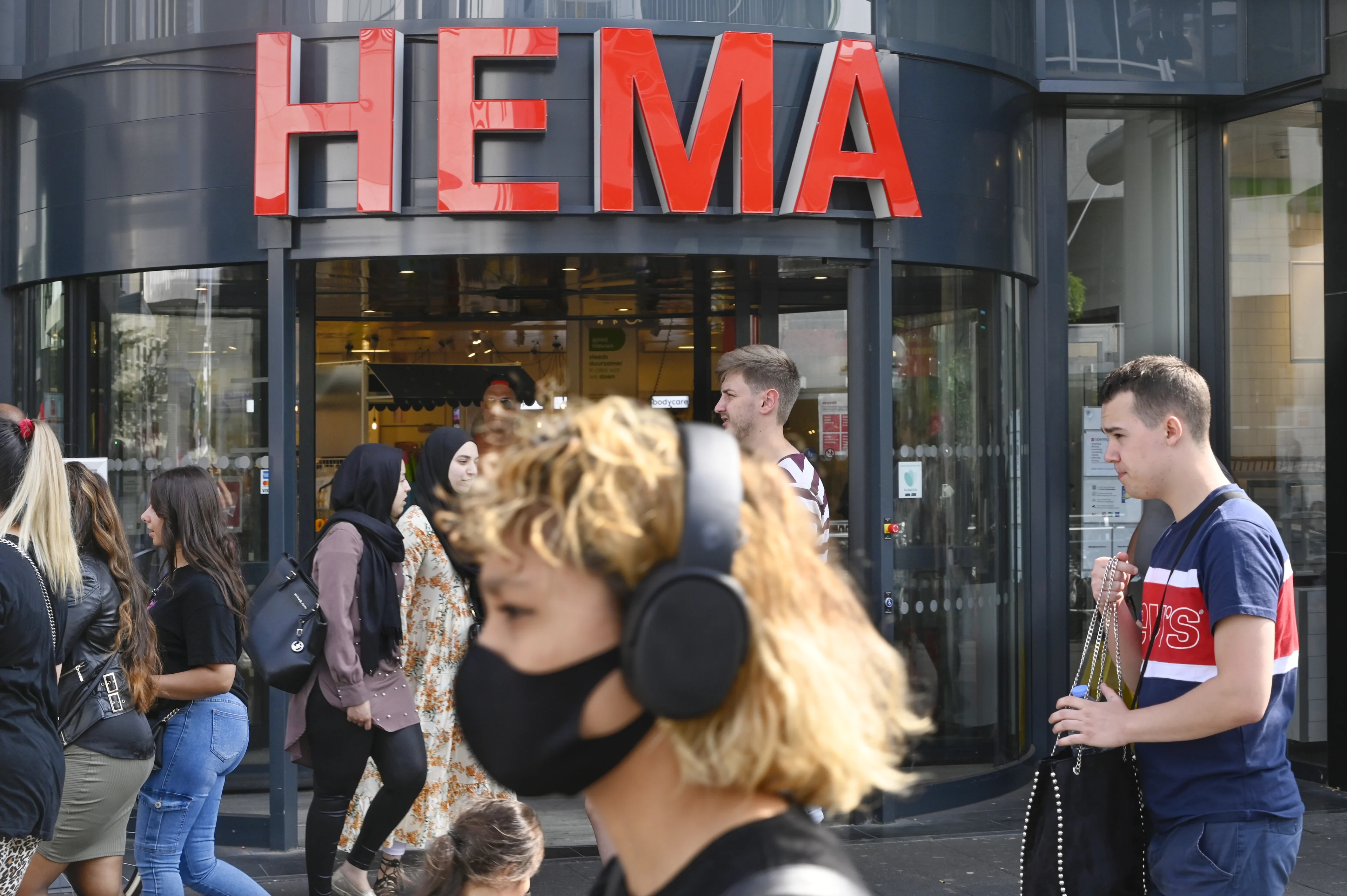 HEMA weigert klanten zonder mondkapje niet